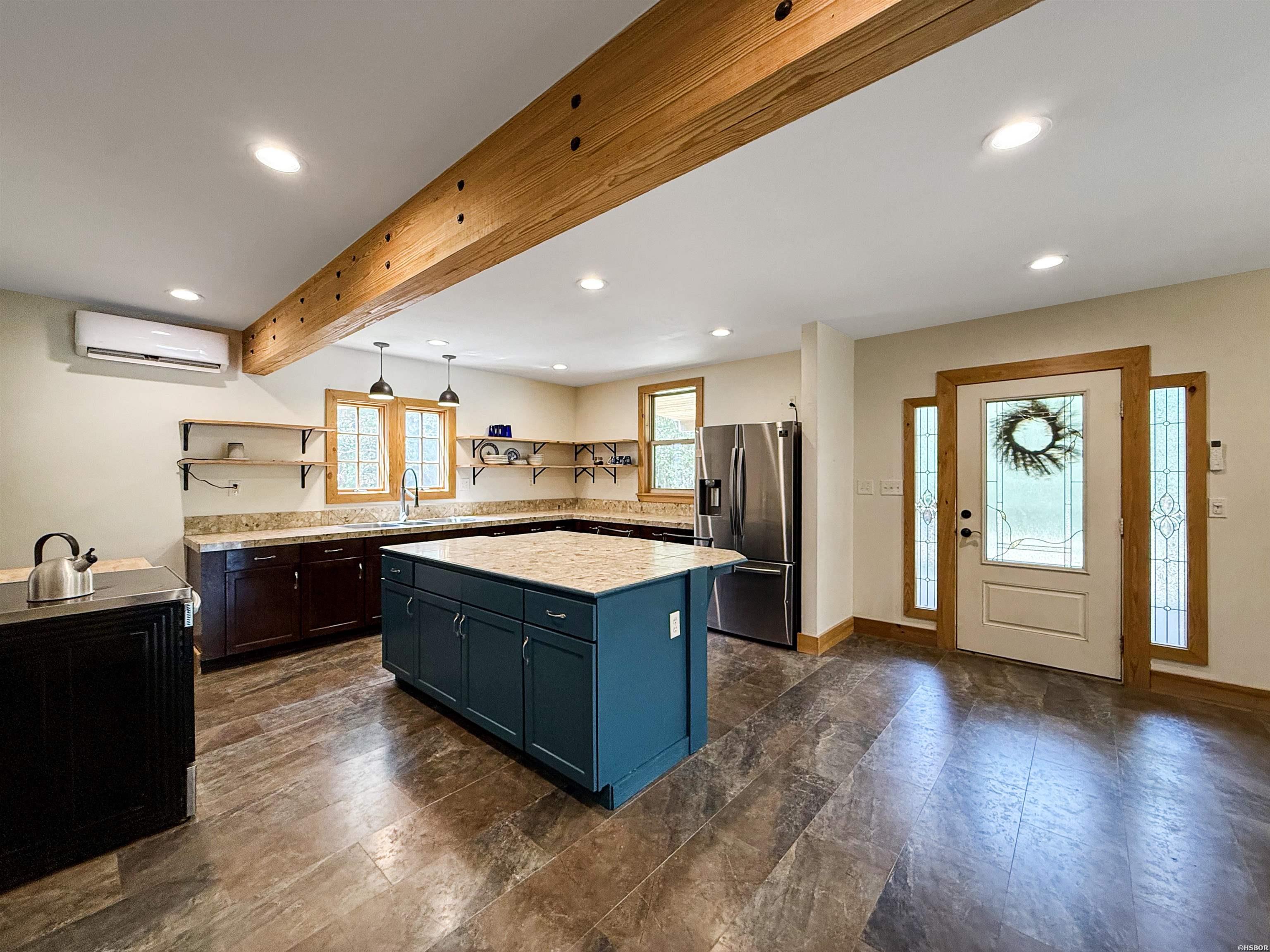 100 Country Lane Property Photo 7