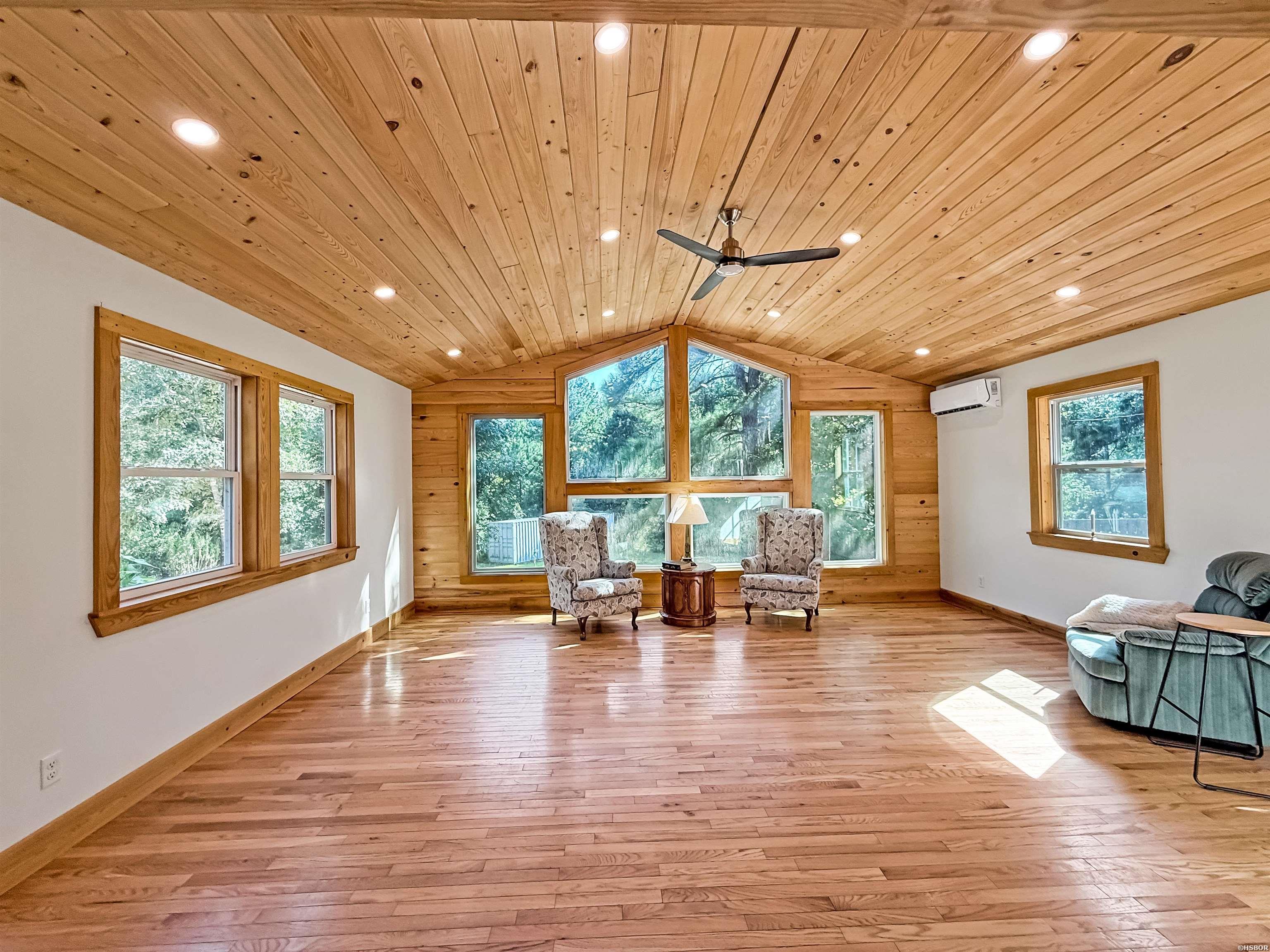 100 Country Lane Property Photo 13