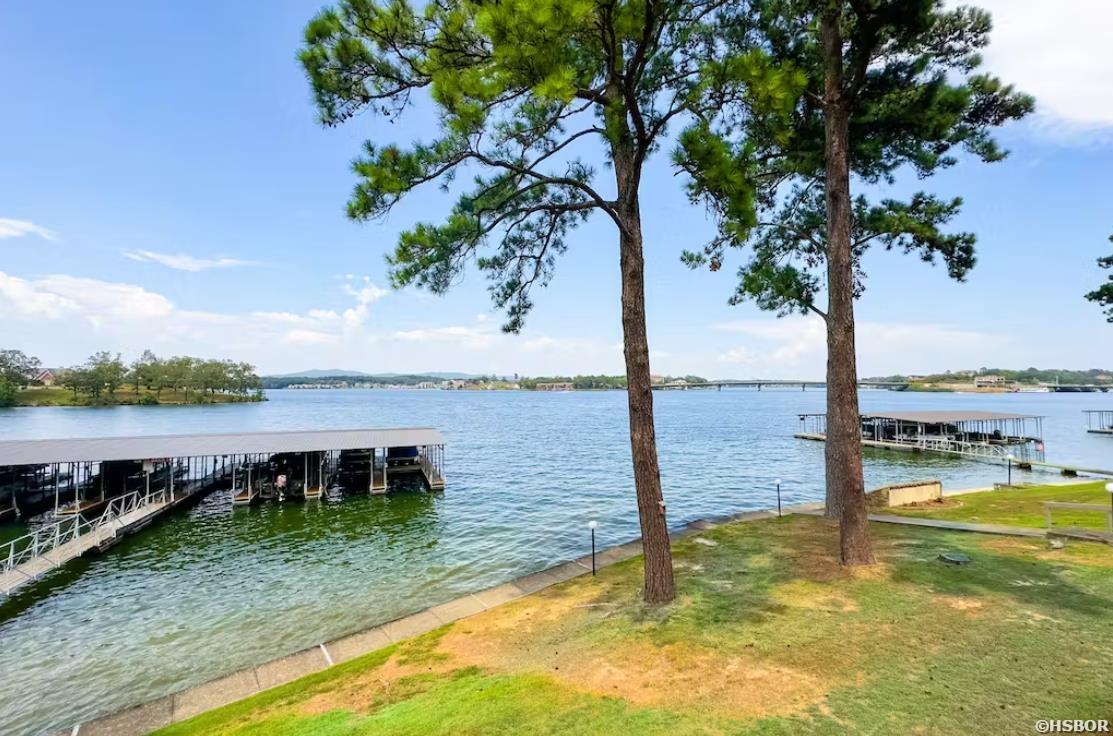 200 Hamilton Oaks Property Photo 3