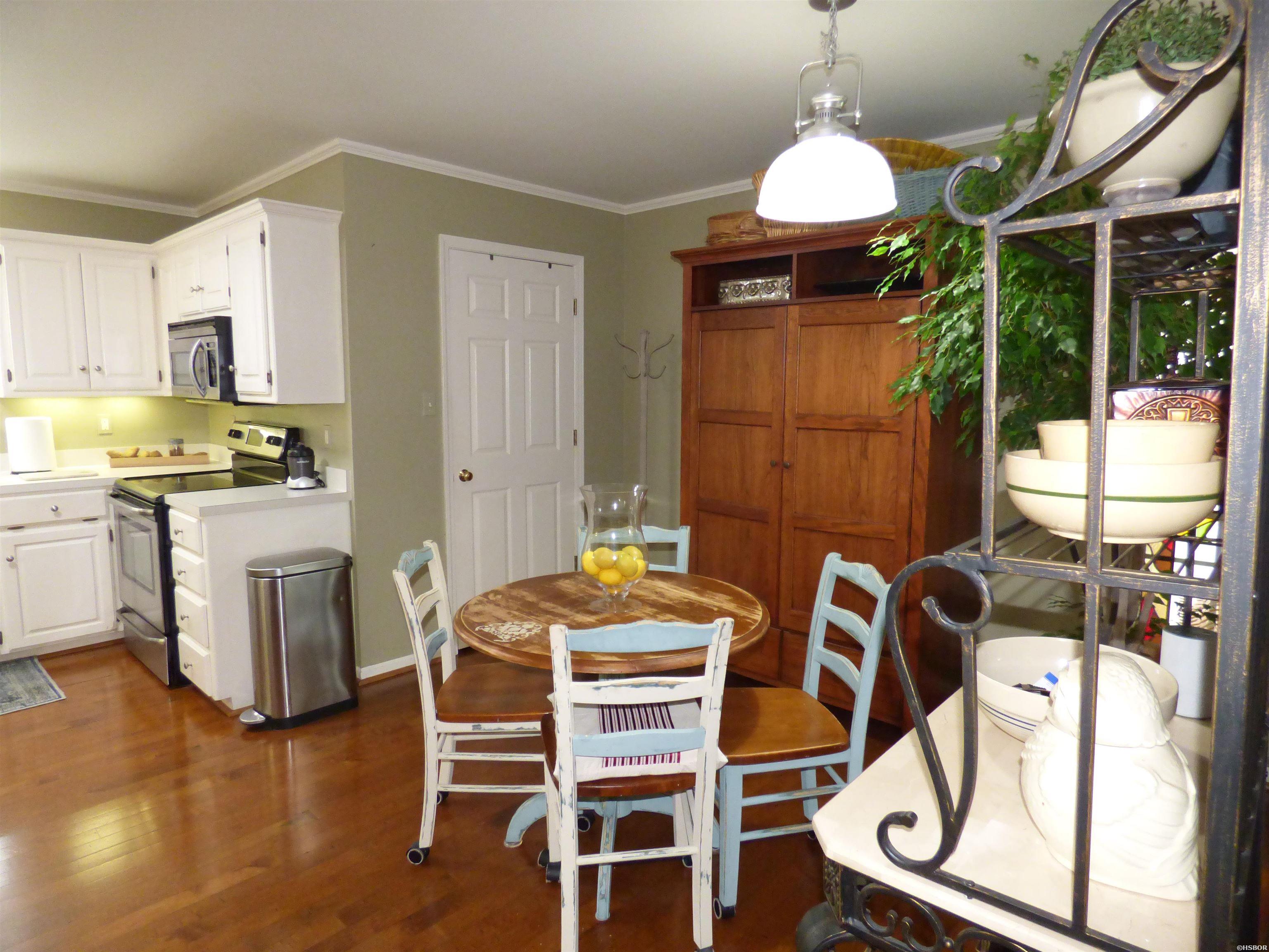 10 Manchester Lane Property Photo 14