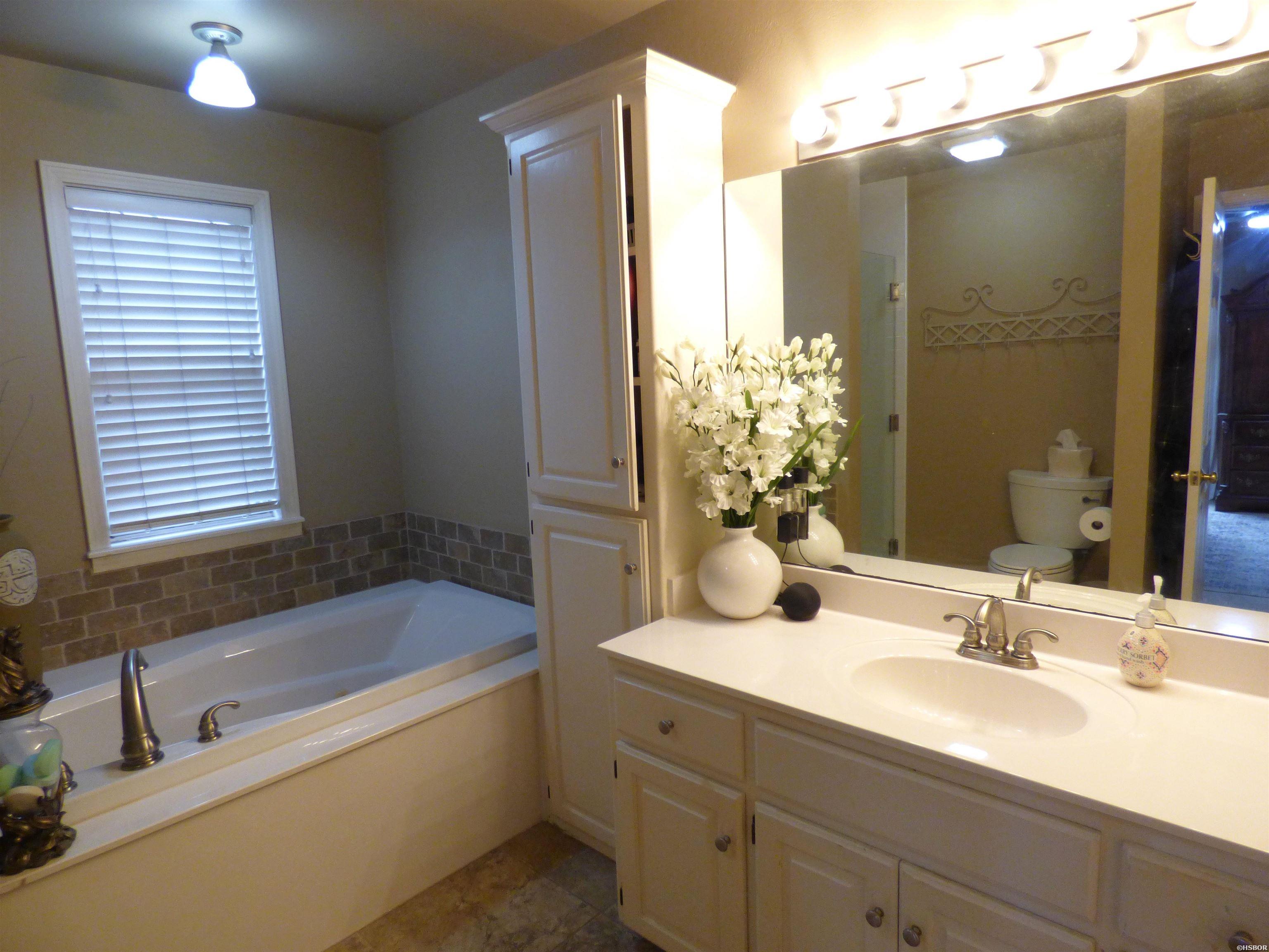10 Manchester Lane Property Photo 25