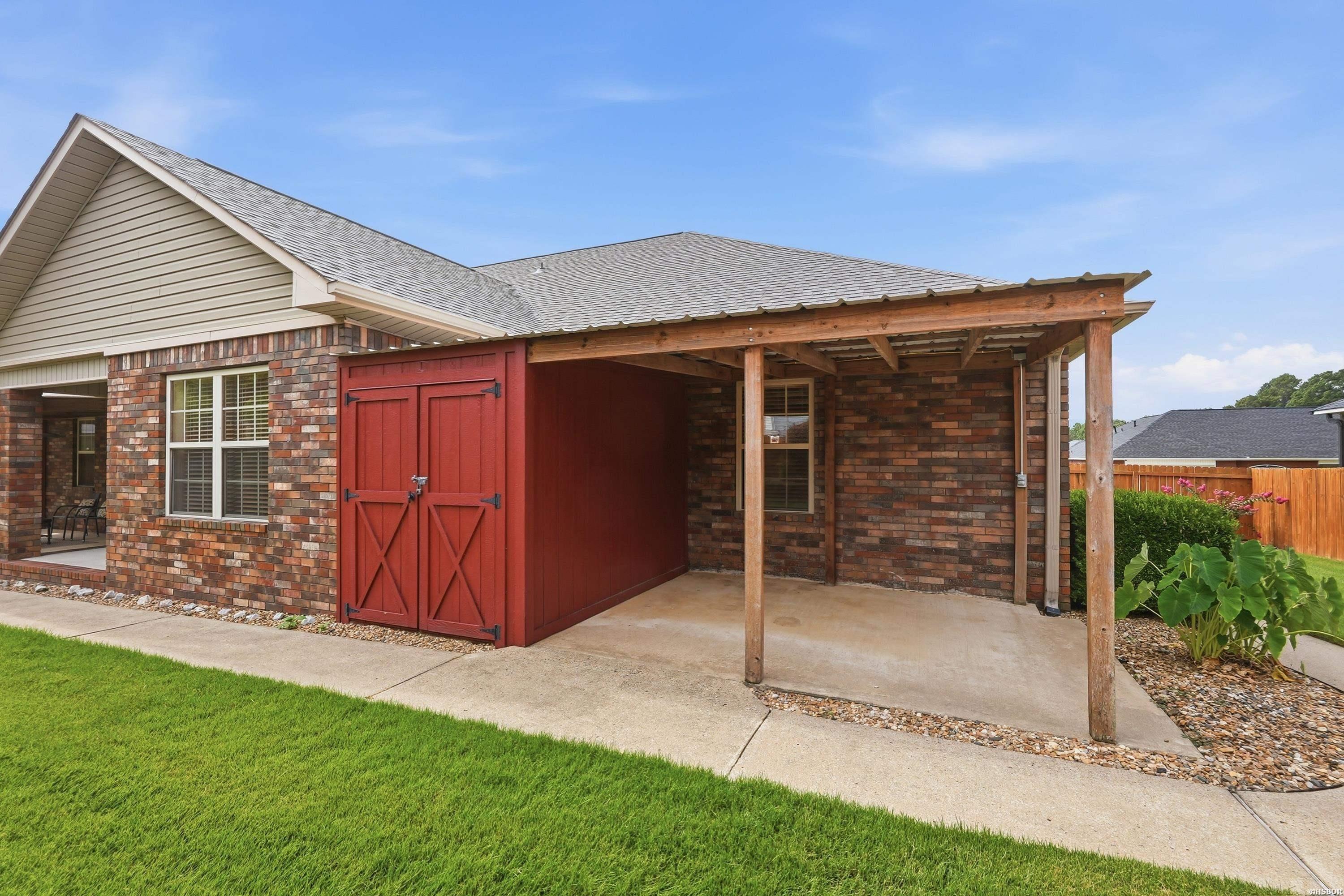 105 Wolfhowl Lane Property Photo 44