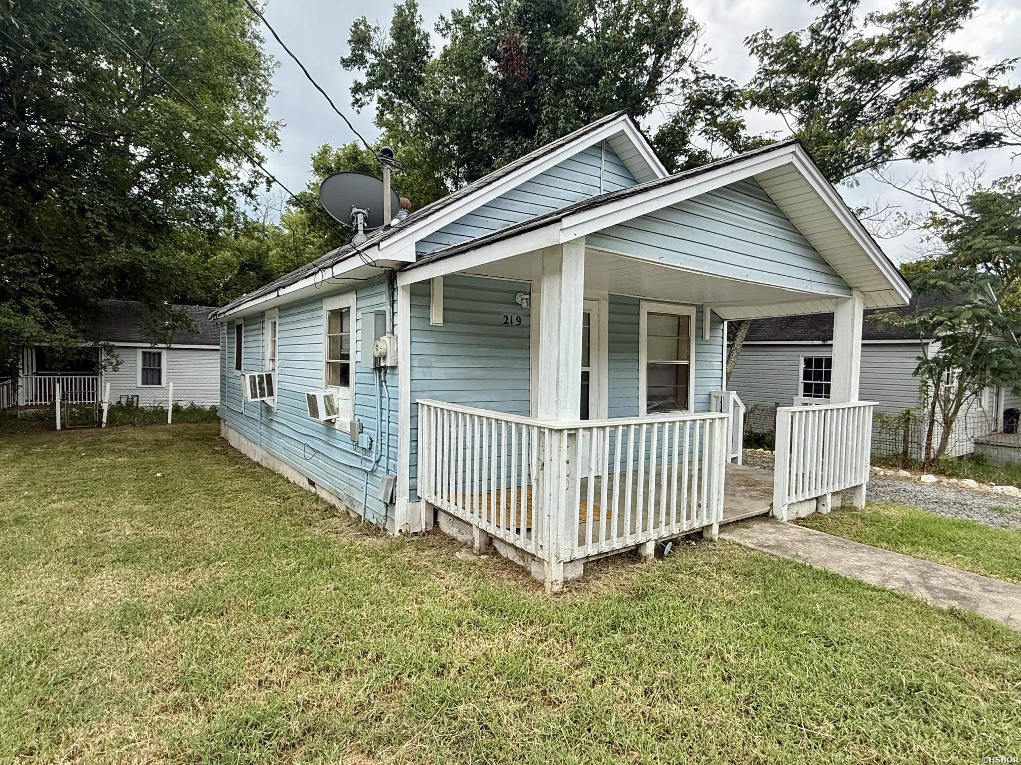 219 Wood Street Property Photo 2