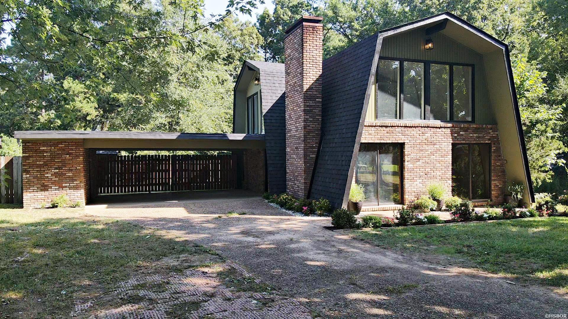 103 STONEGATE Court Property Photo 1