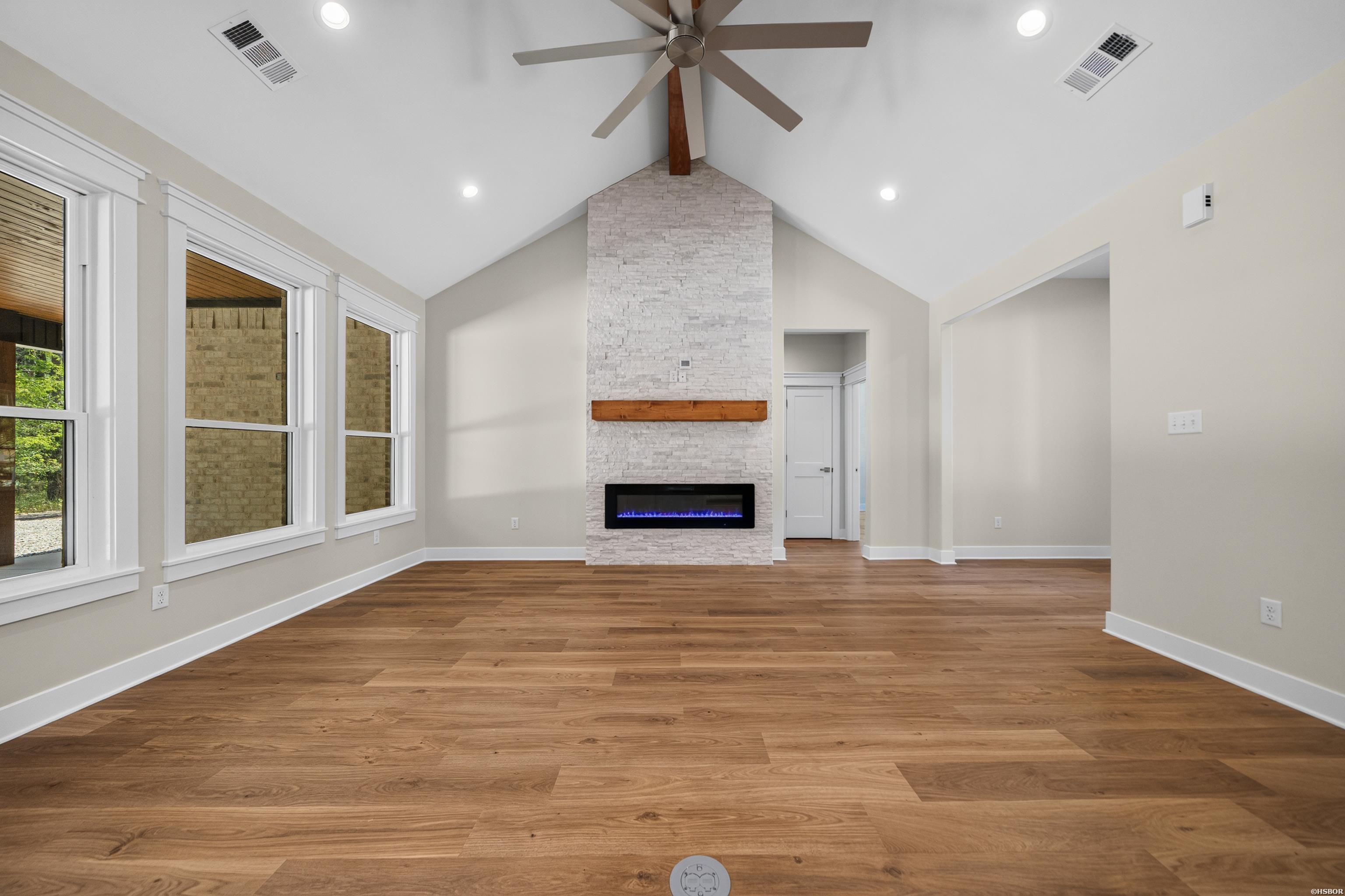 123 Elcano Property Photo 10