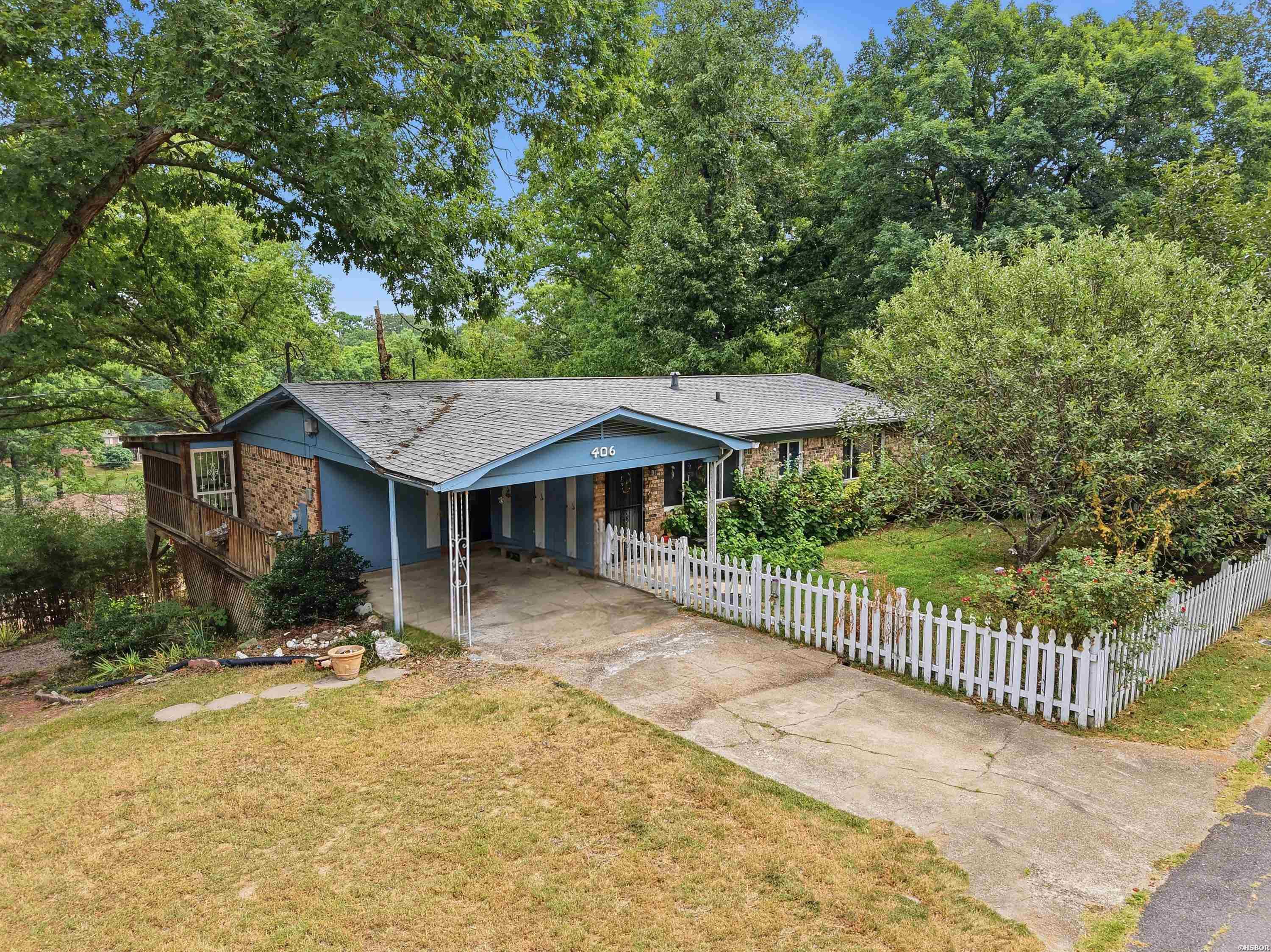 406 Cottonwood Street Property Photo 3