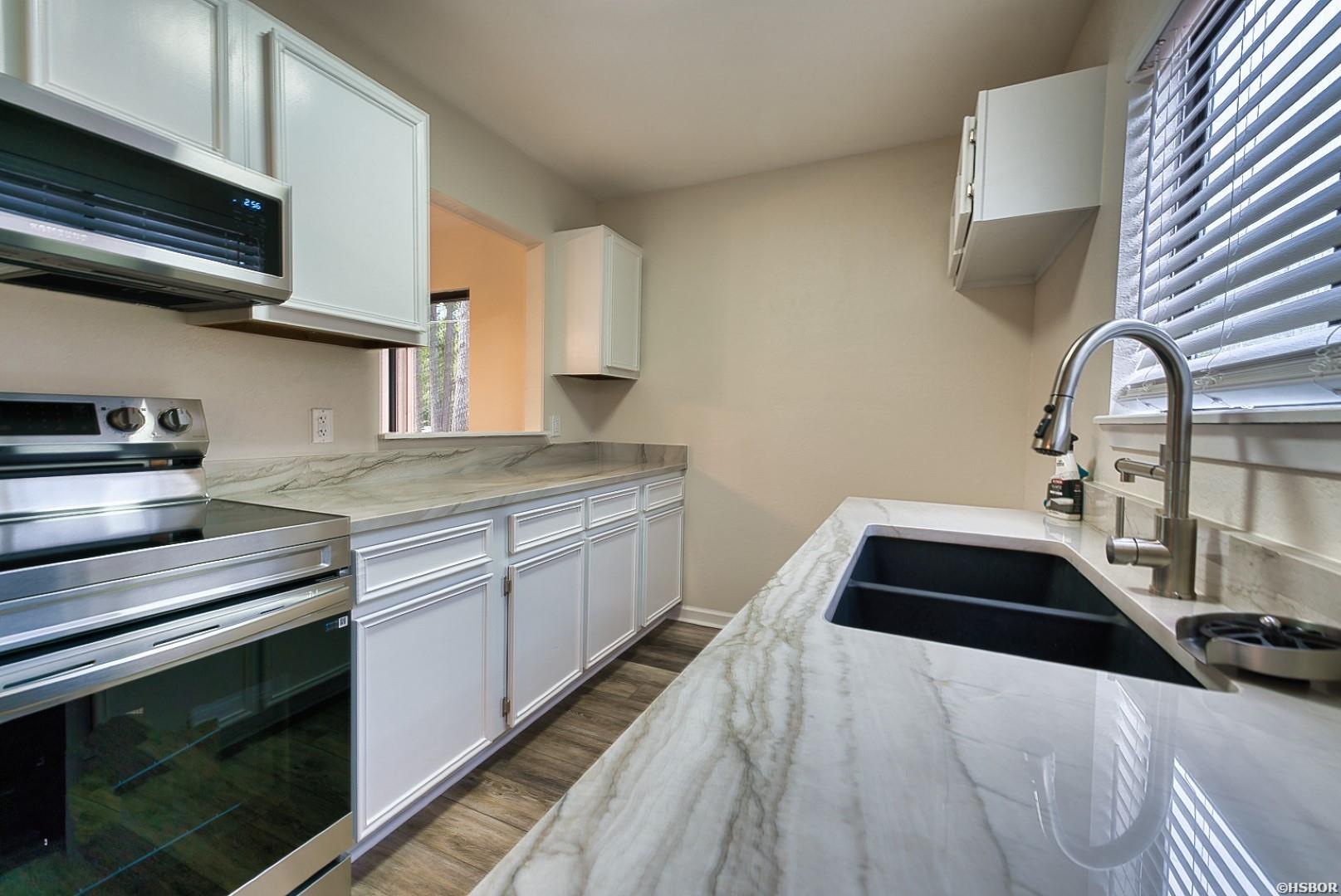 1100 Woodlawn Avenue Property Photo 11