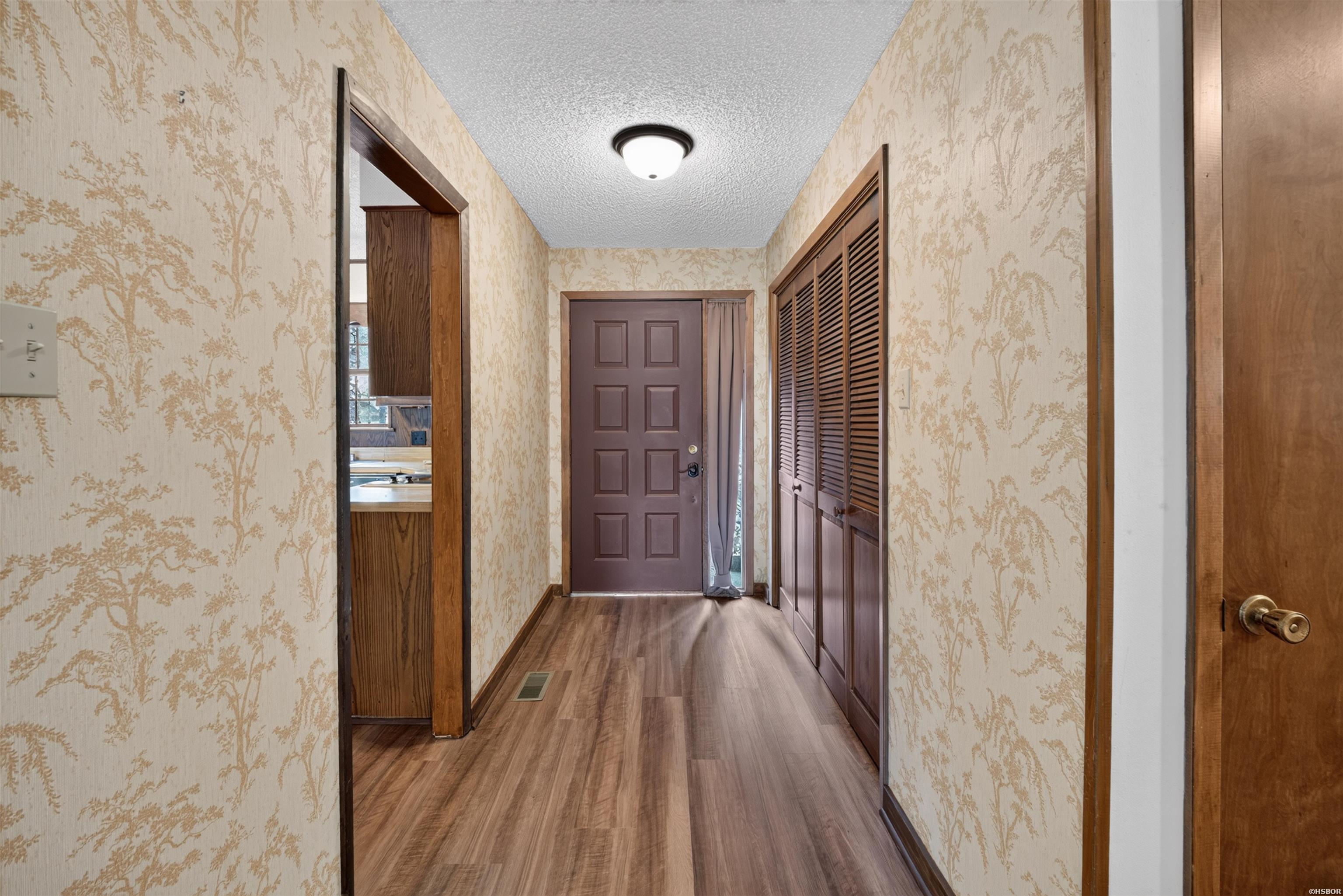 2315 Lakeshore Drive Property Photo 3