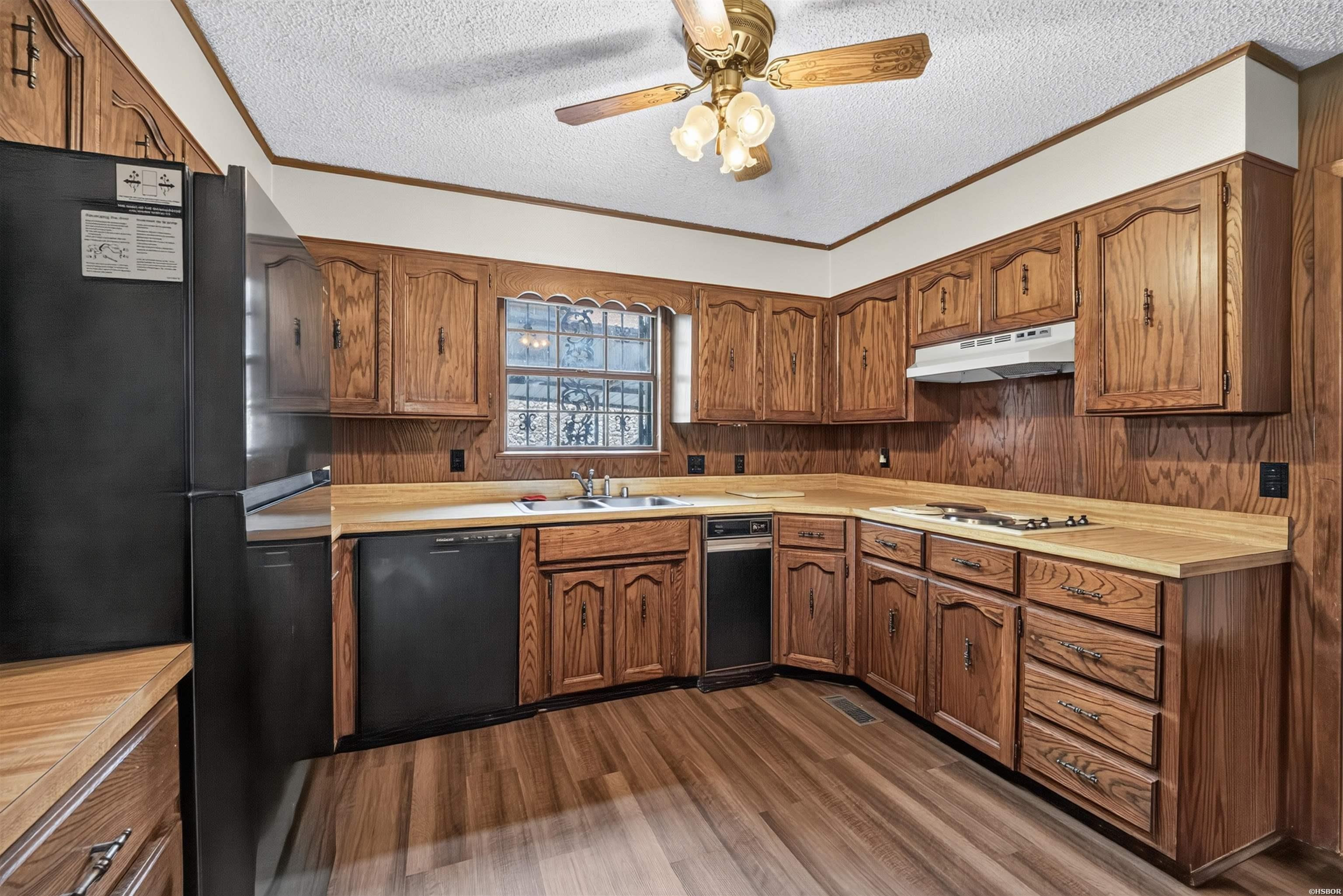 2315 Lakeshore Drive Property Photo 5
