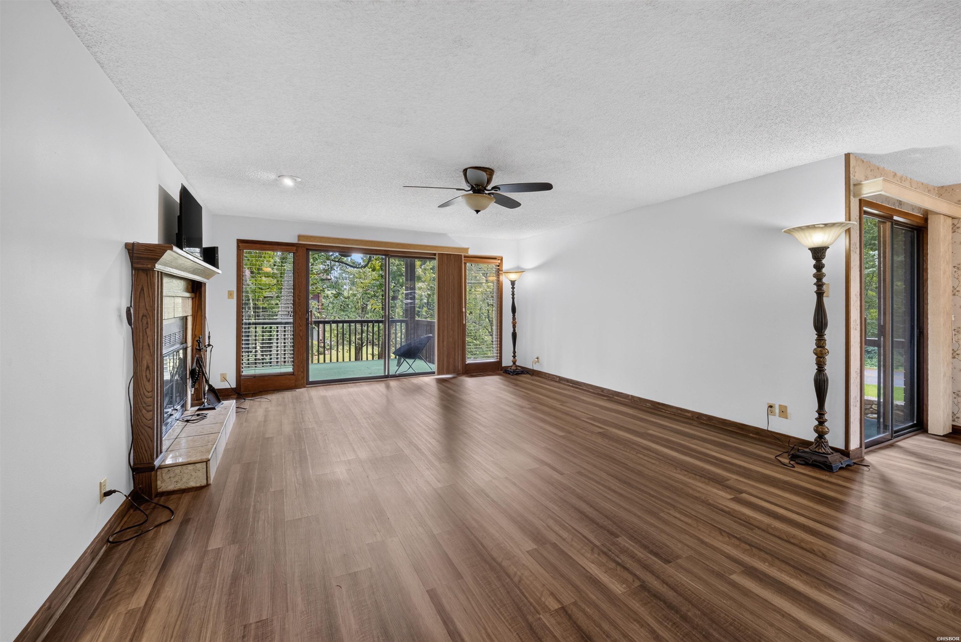 2315 Lakeshore Drive Property Photo 9
