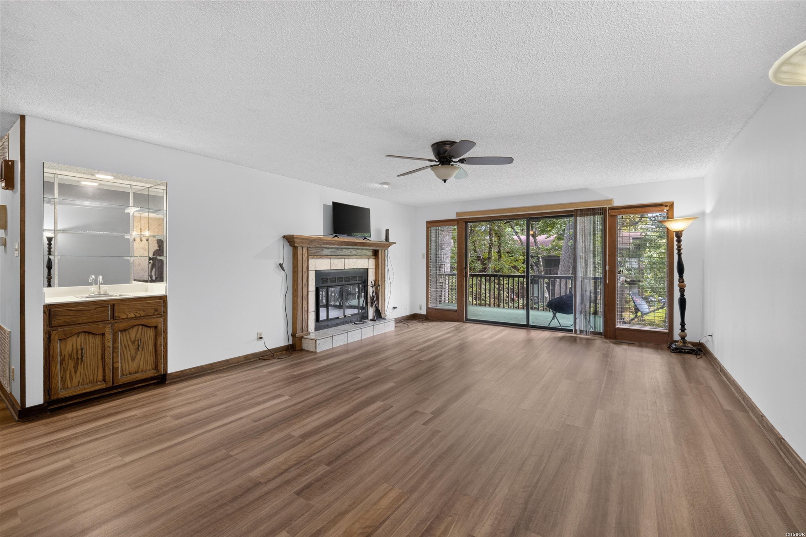 2315 Lakeshore Drive Property Photo 10