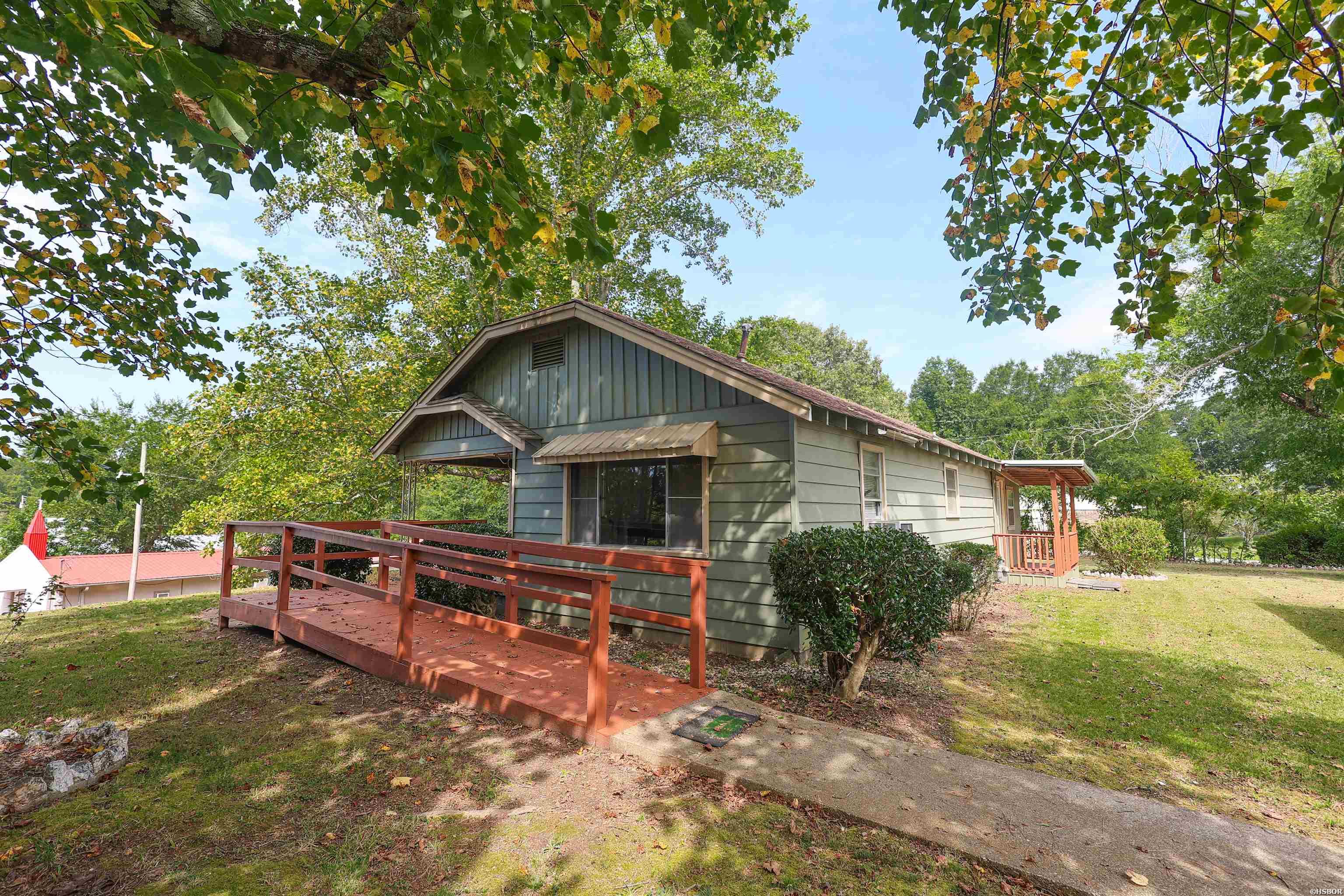 735 S 6TH Street Property Photo 1