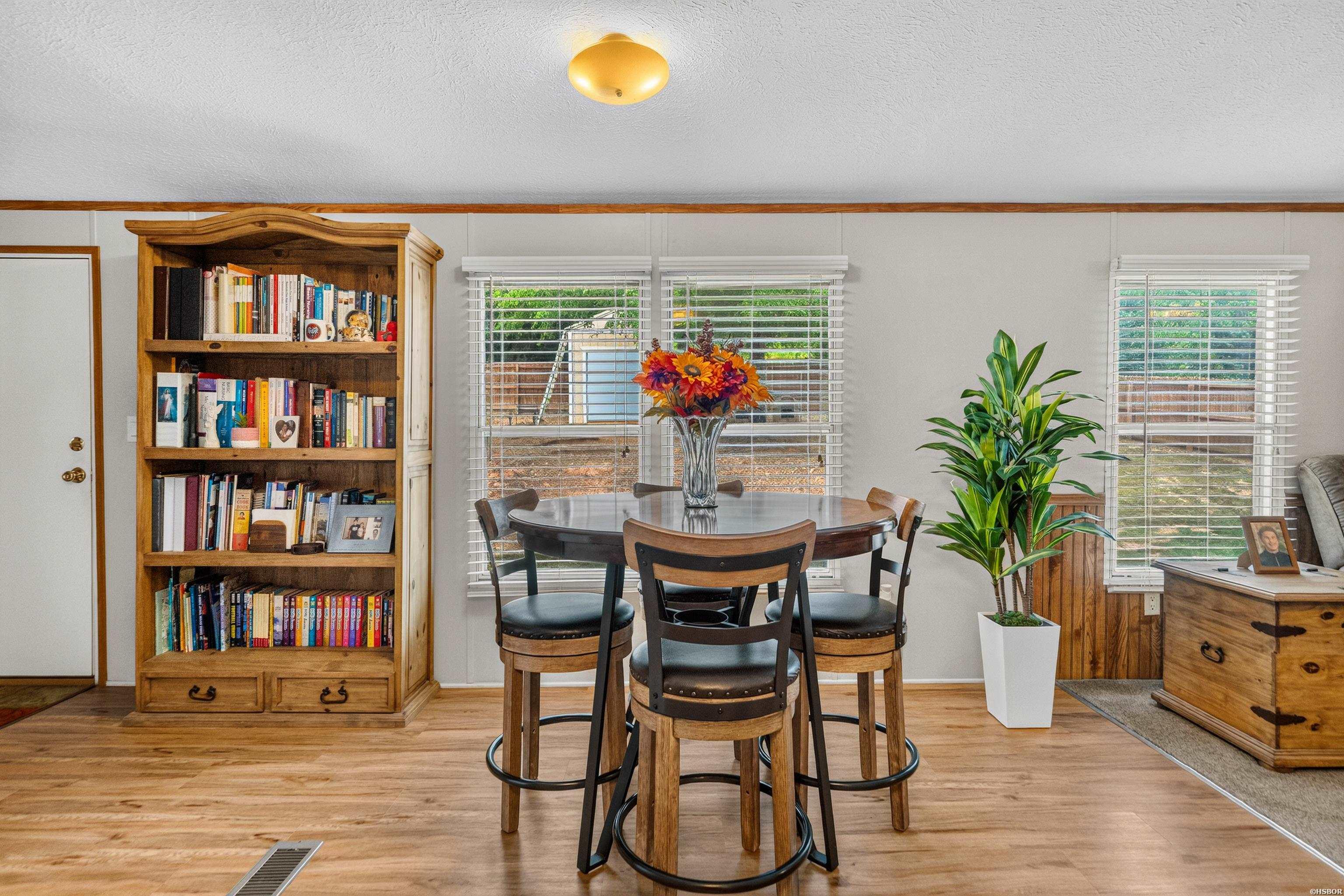 129 Ebony Way Property Photo 16