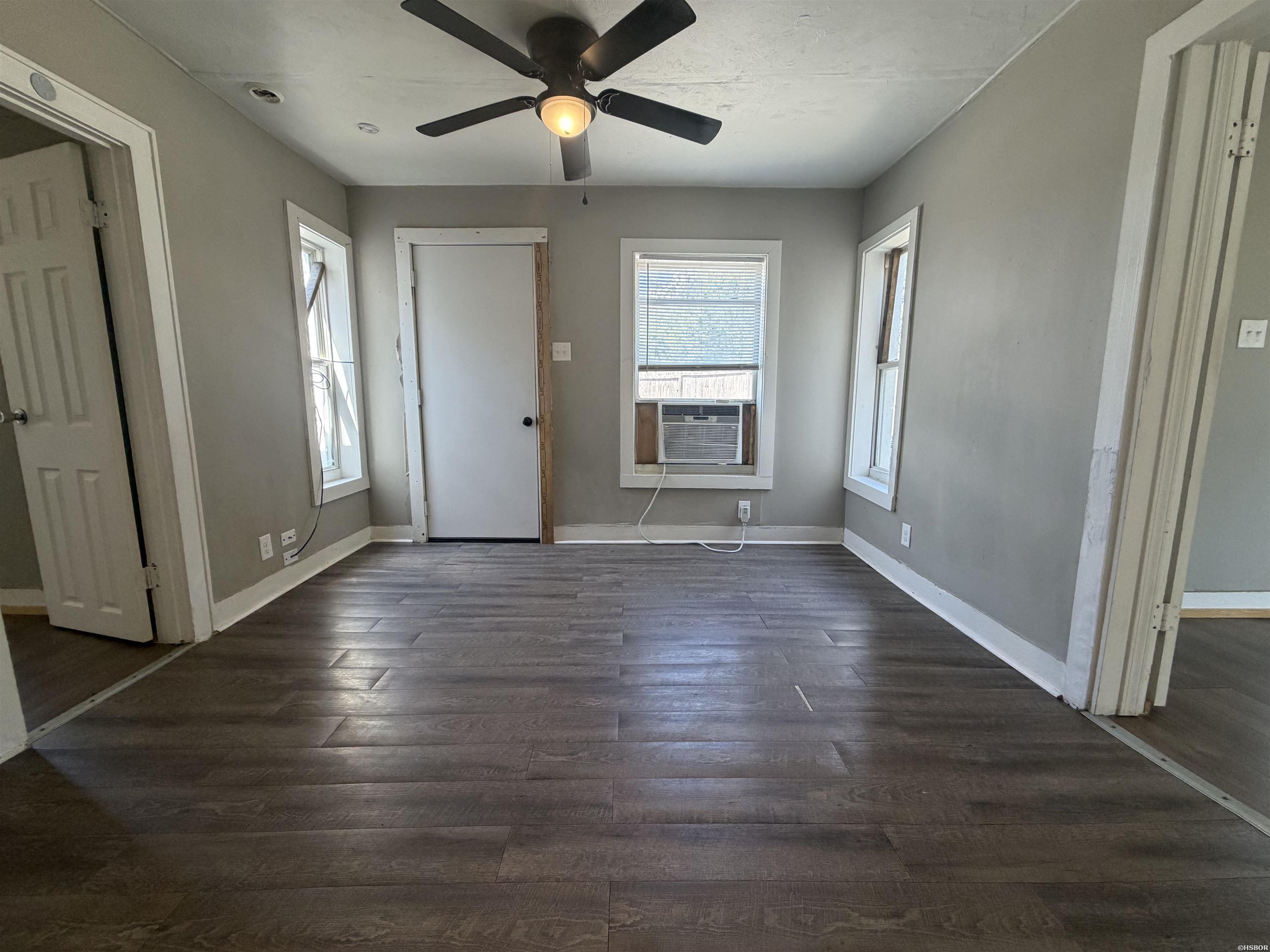 407 Henry Street Property Photo 3