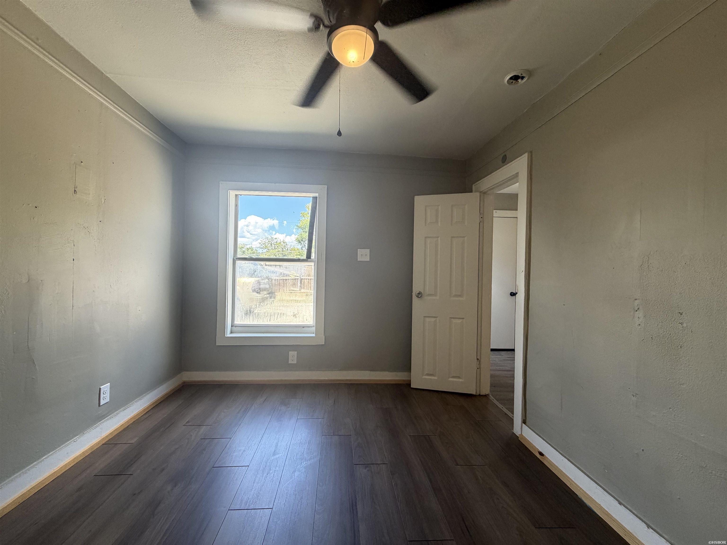 407 Henry Street Property Photo 5