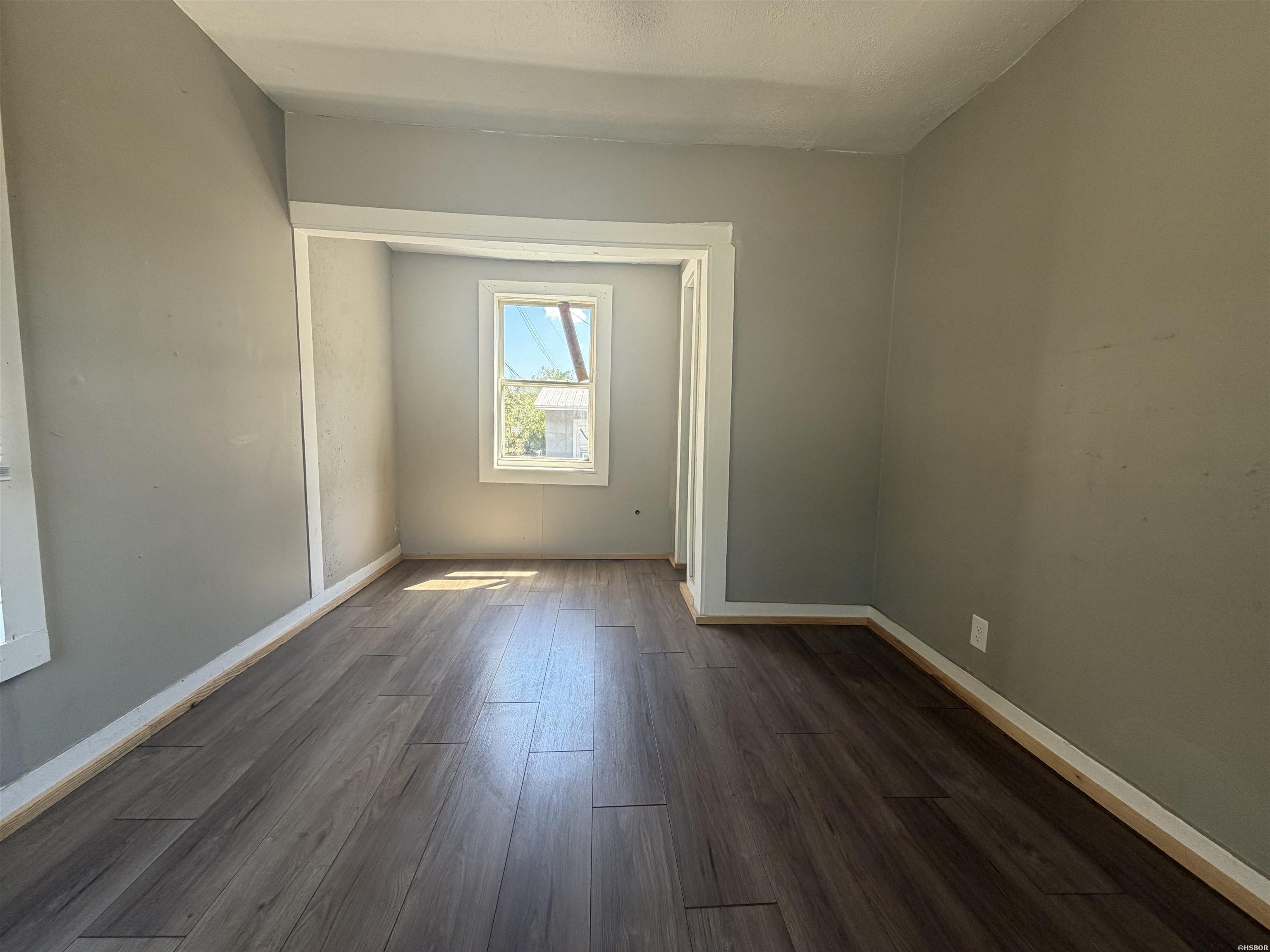 407 Henry Street Property Photo 8
