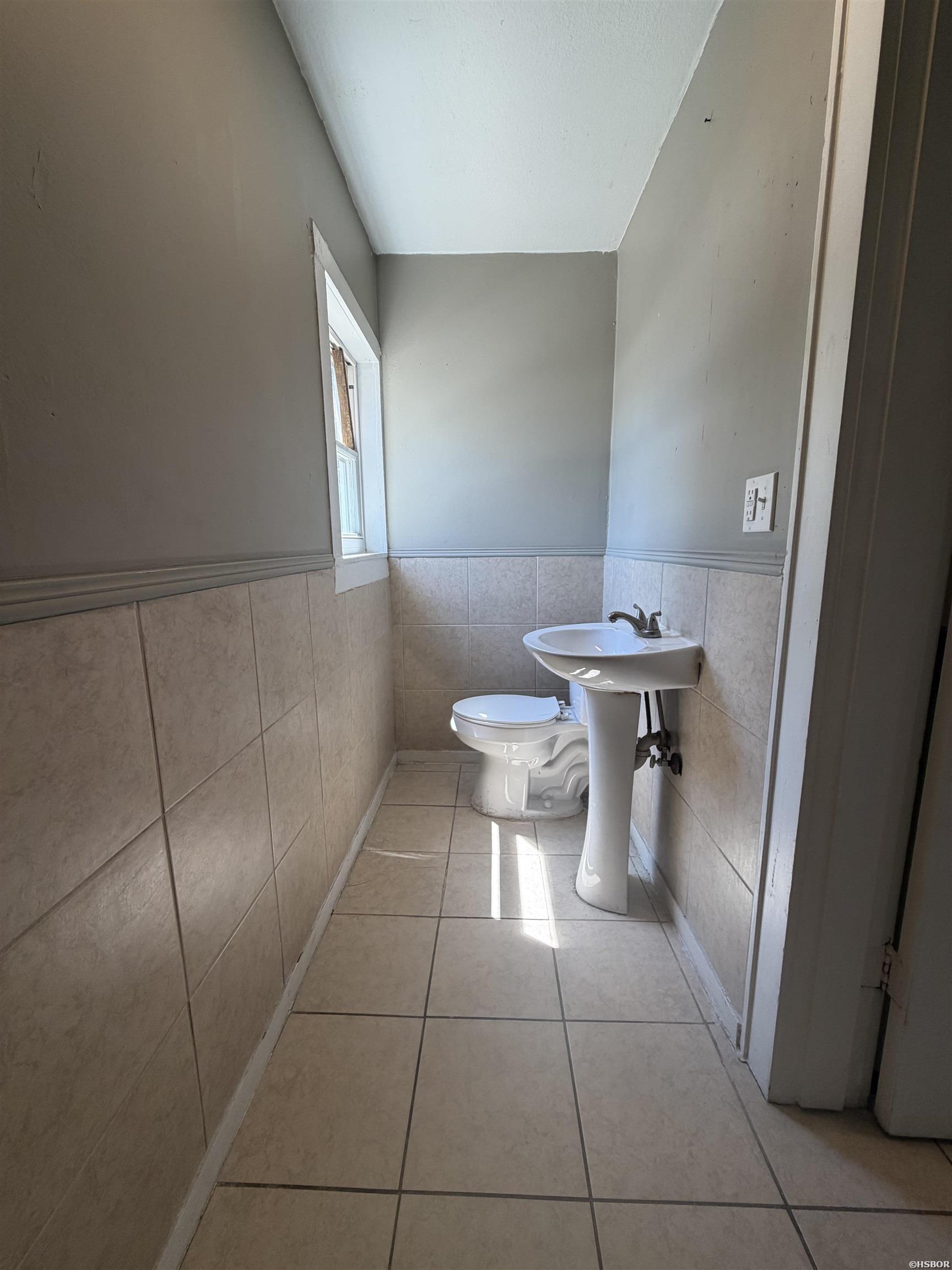 407 Henry Street Property Photo 11