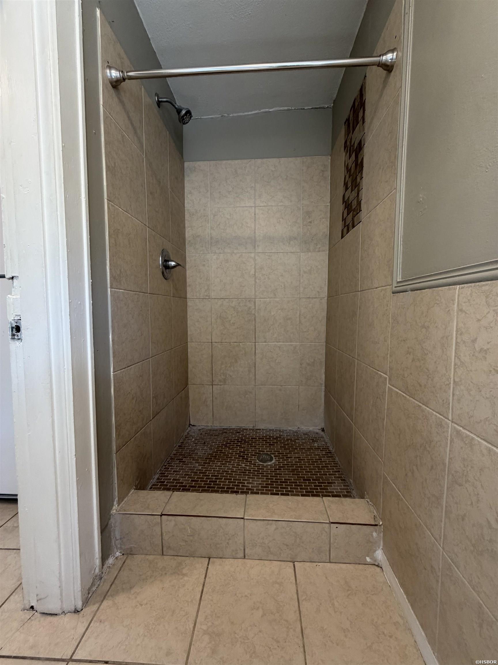 407 Henry Street Property Photo 12