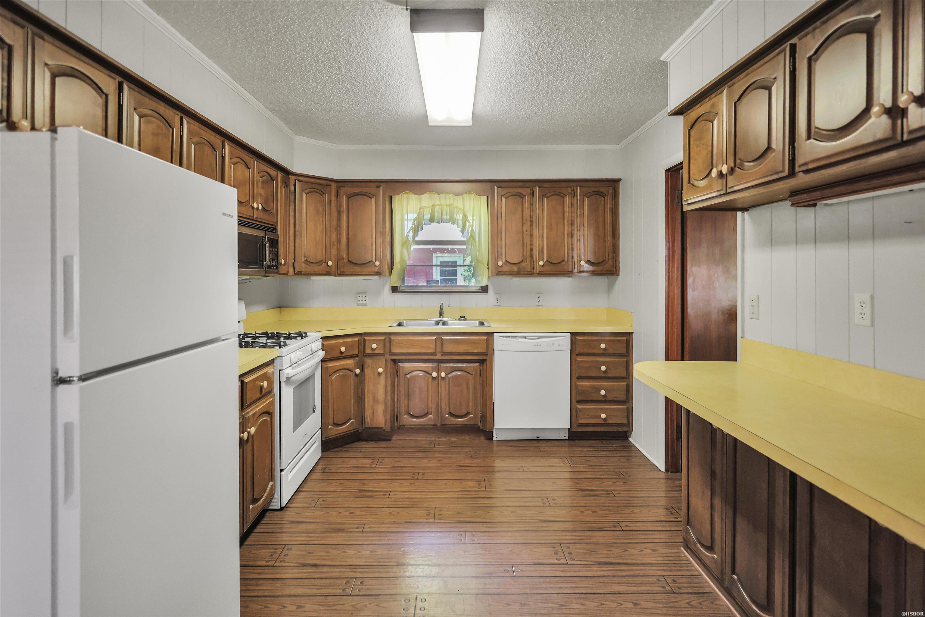 228 Park Street Property Photo 9