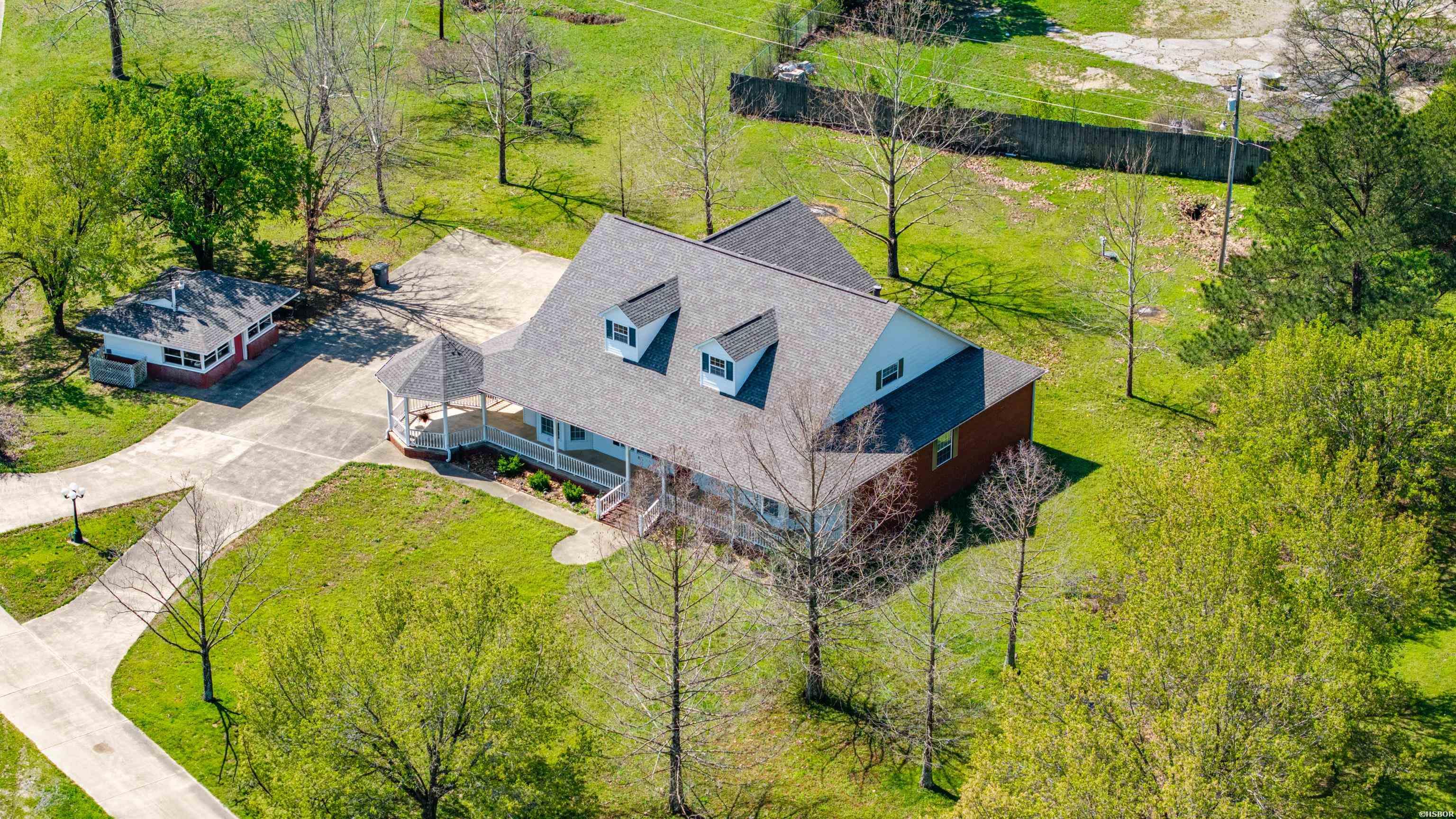 201 Green Willow Lane Property Photo 2