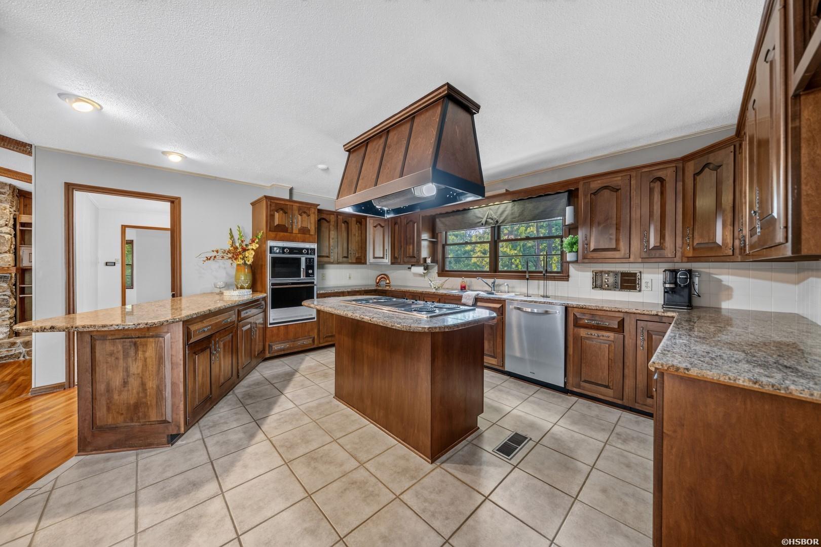 200 Scottwood Property Photo 42