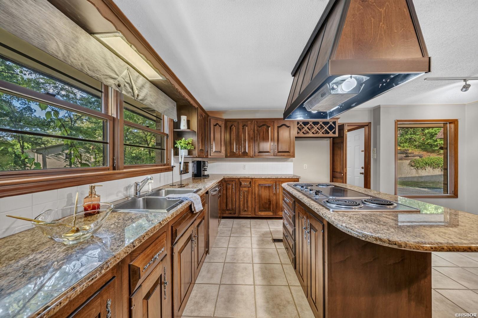 200 Scottwood Property Photo 44