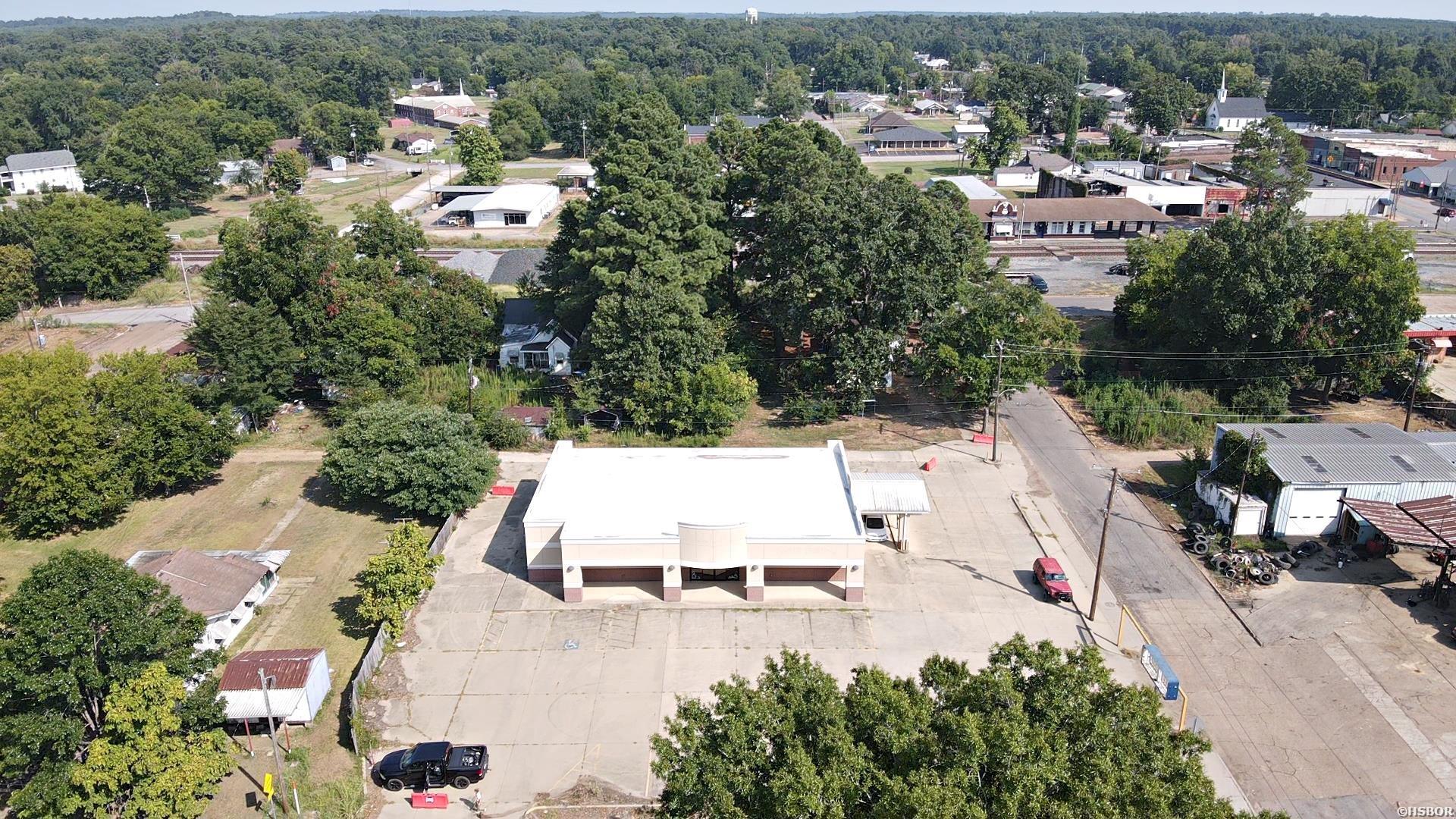 201 N Elm Street Property Photo 7