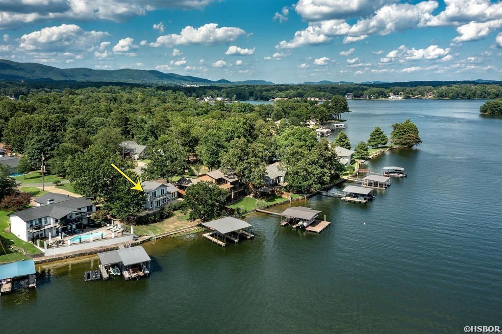 104 Stately Property Photo 3