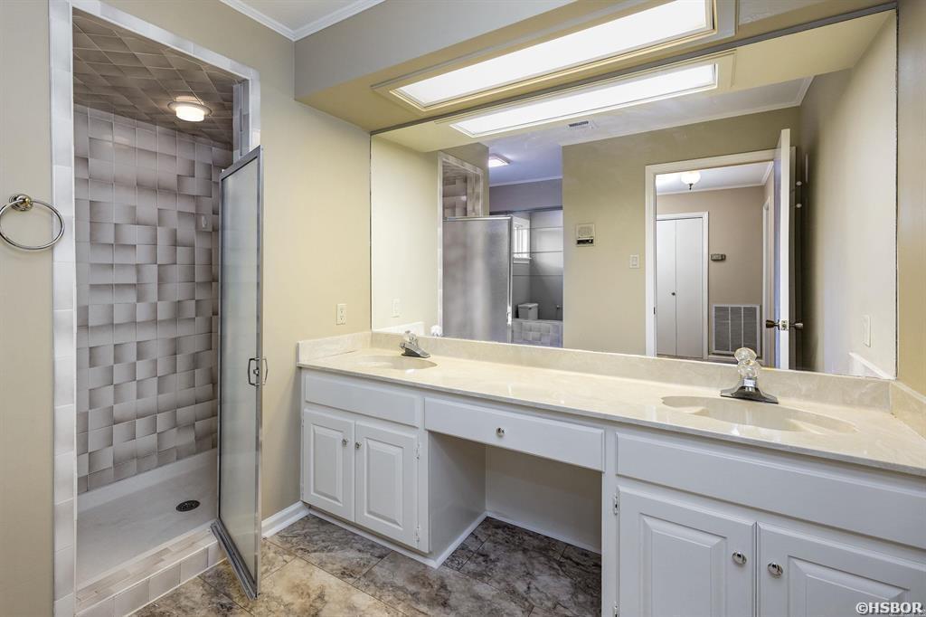 104 Stately Property Photo 4