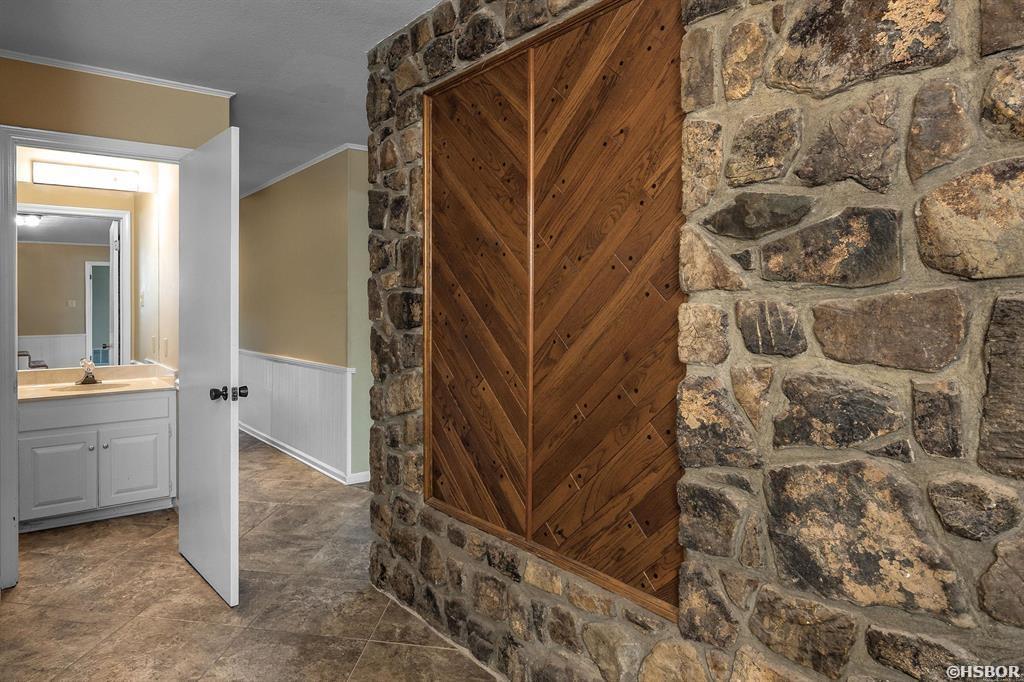 104 Stately Property Photo 32