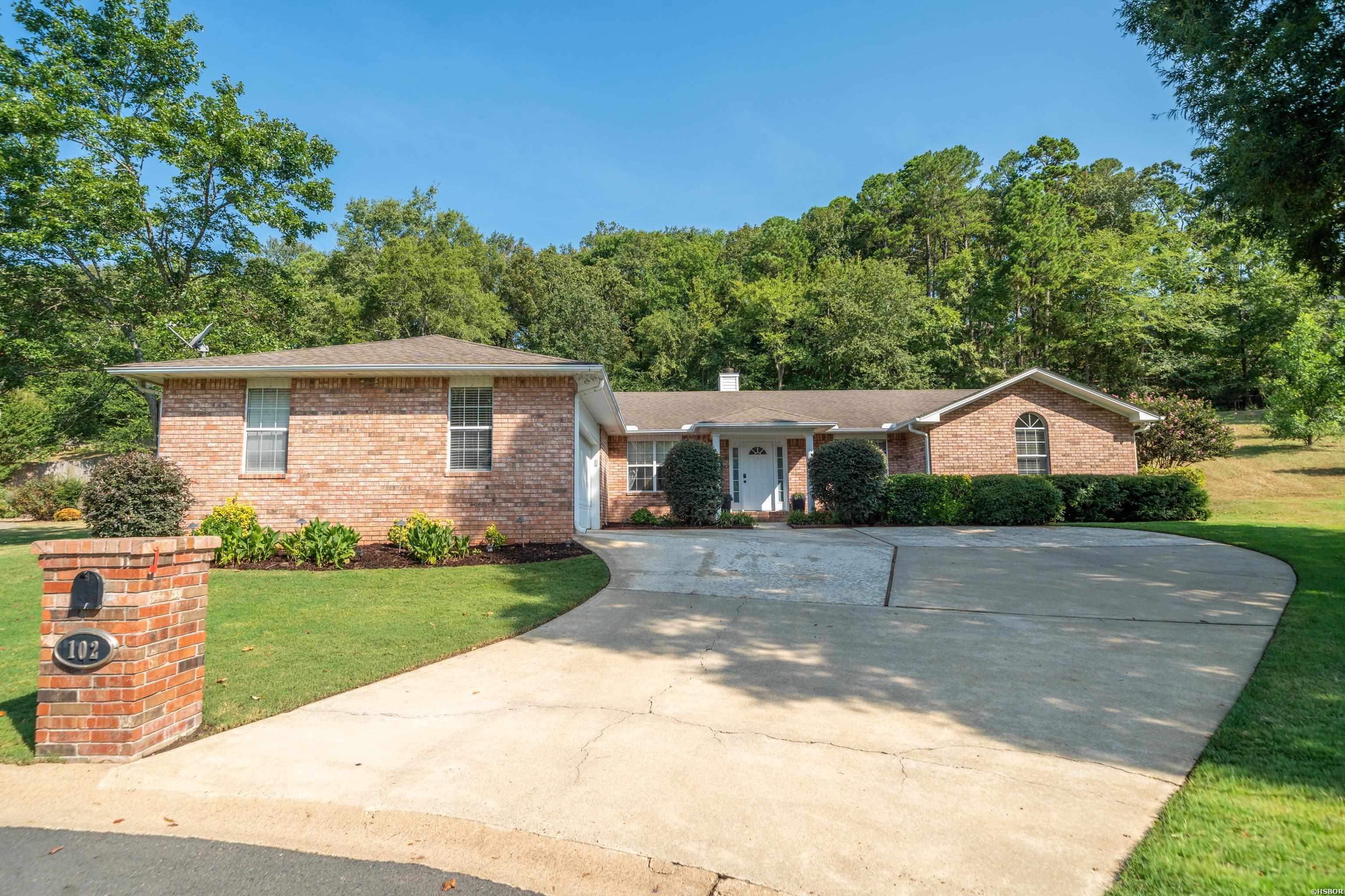102 GRAMERCY Property Photo 1