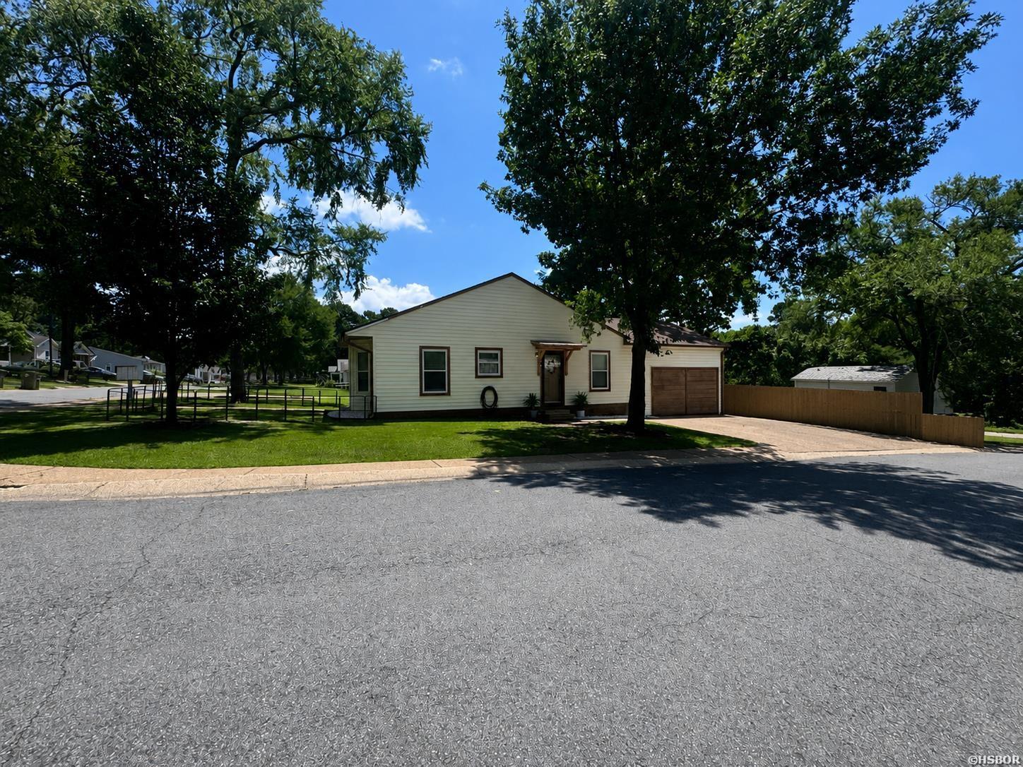 152 Chelle Street Property Photo 2