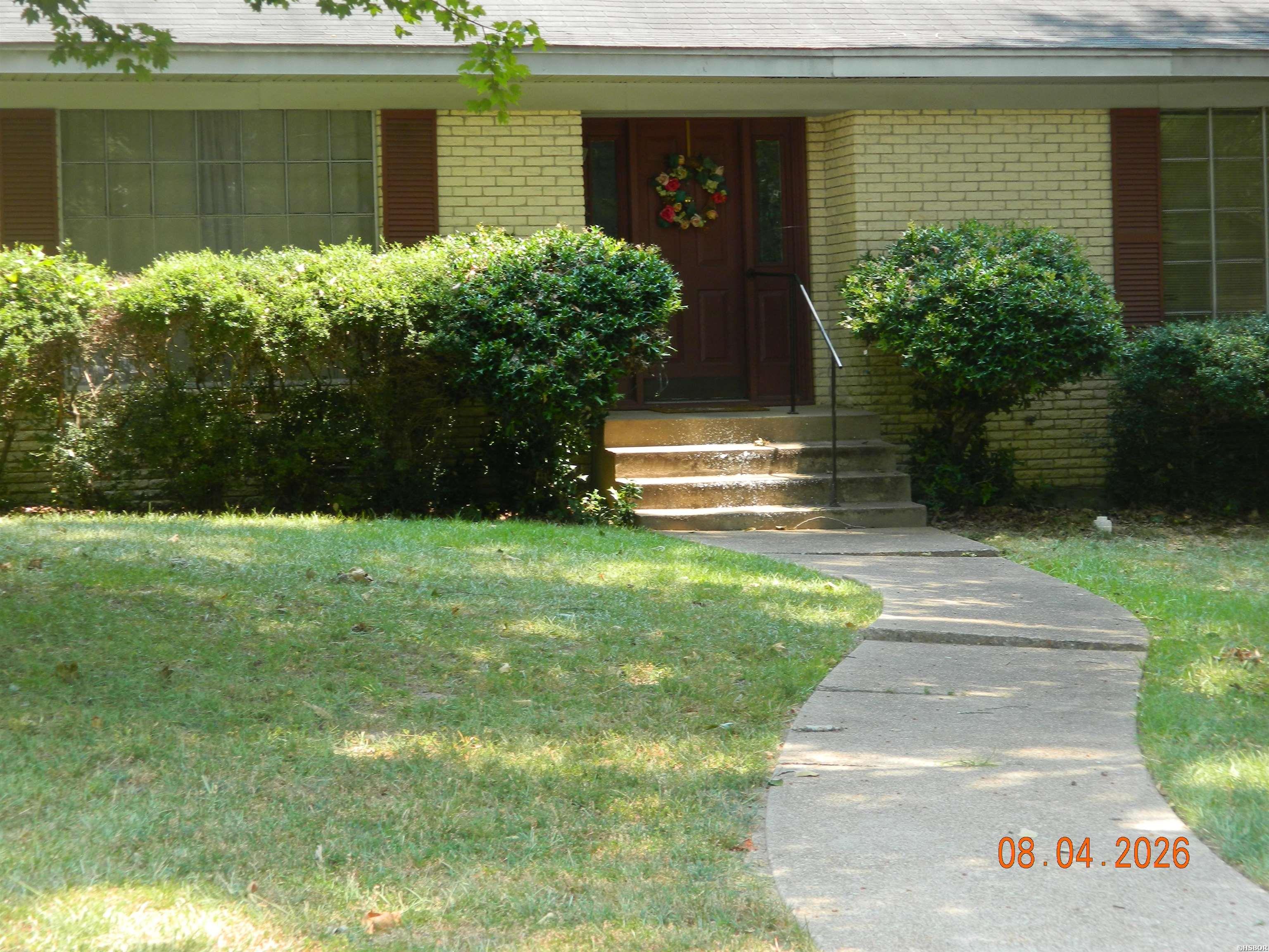 121 LEEWOOD Property Photo 1