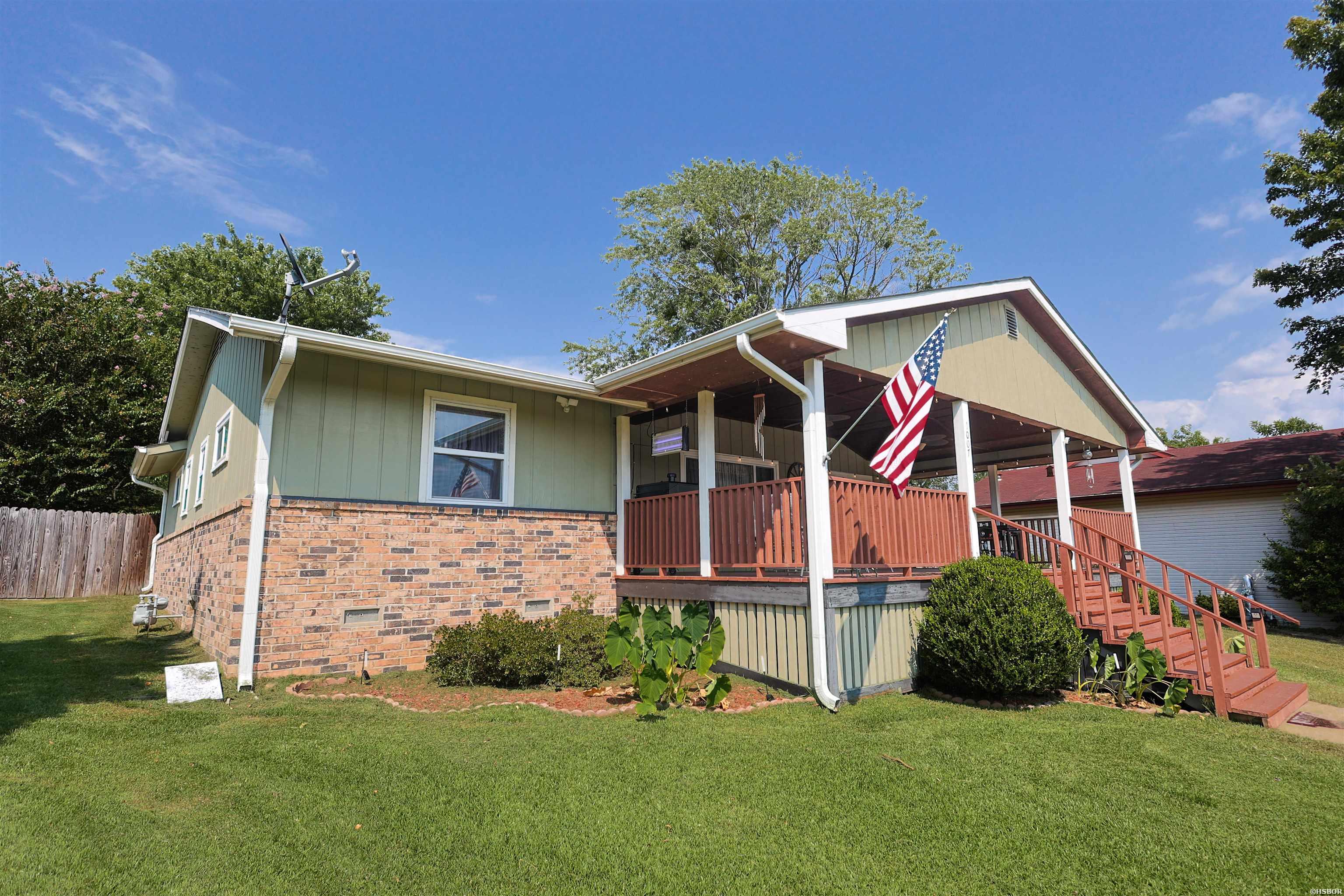 1007 Lakeside Drive Property Photo 1