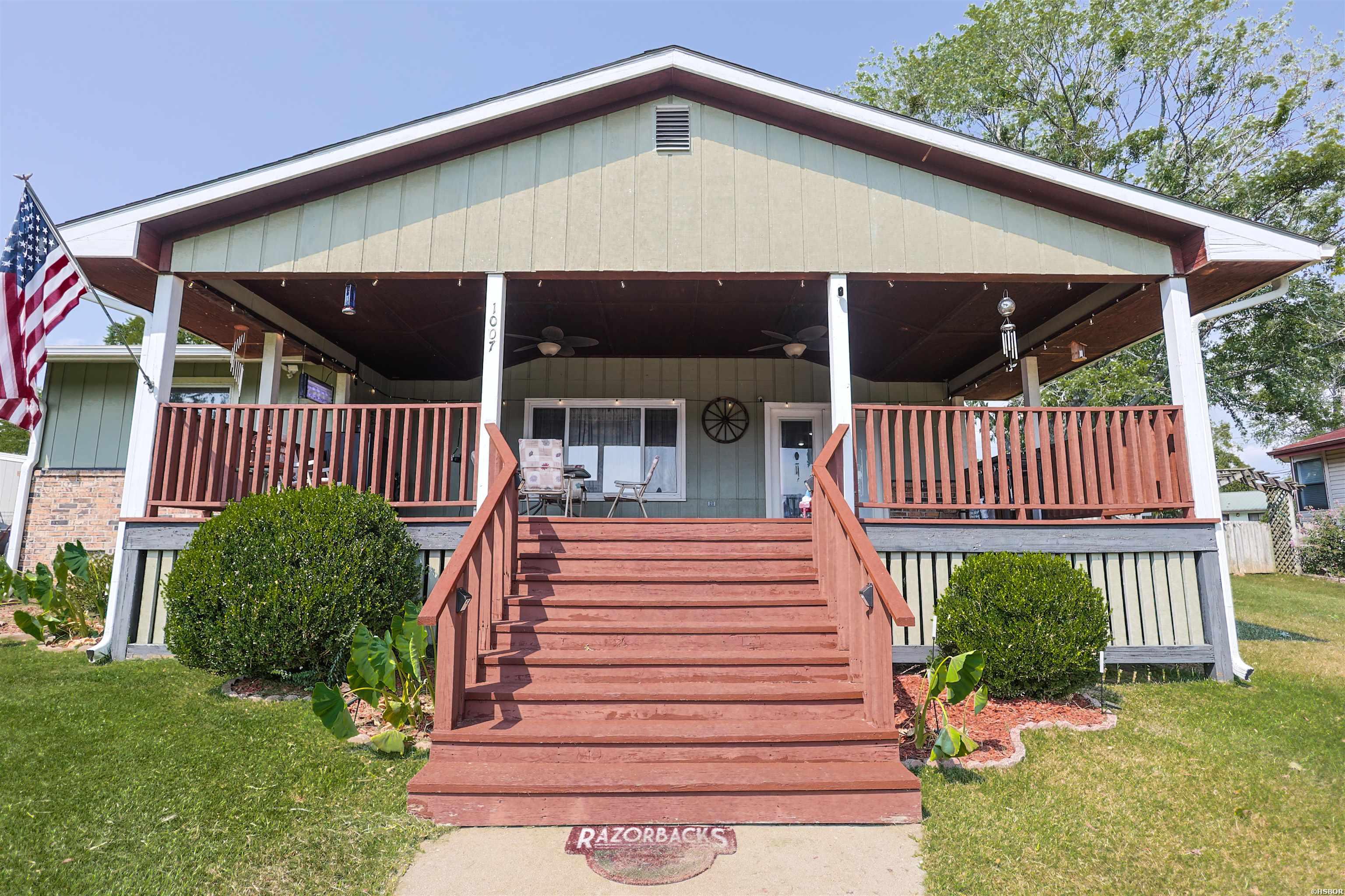 1007 Lakeside Drive Property Photo 5