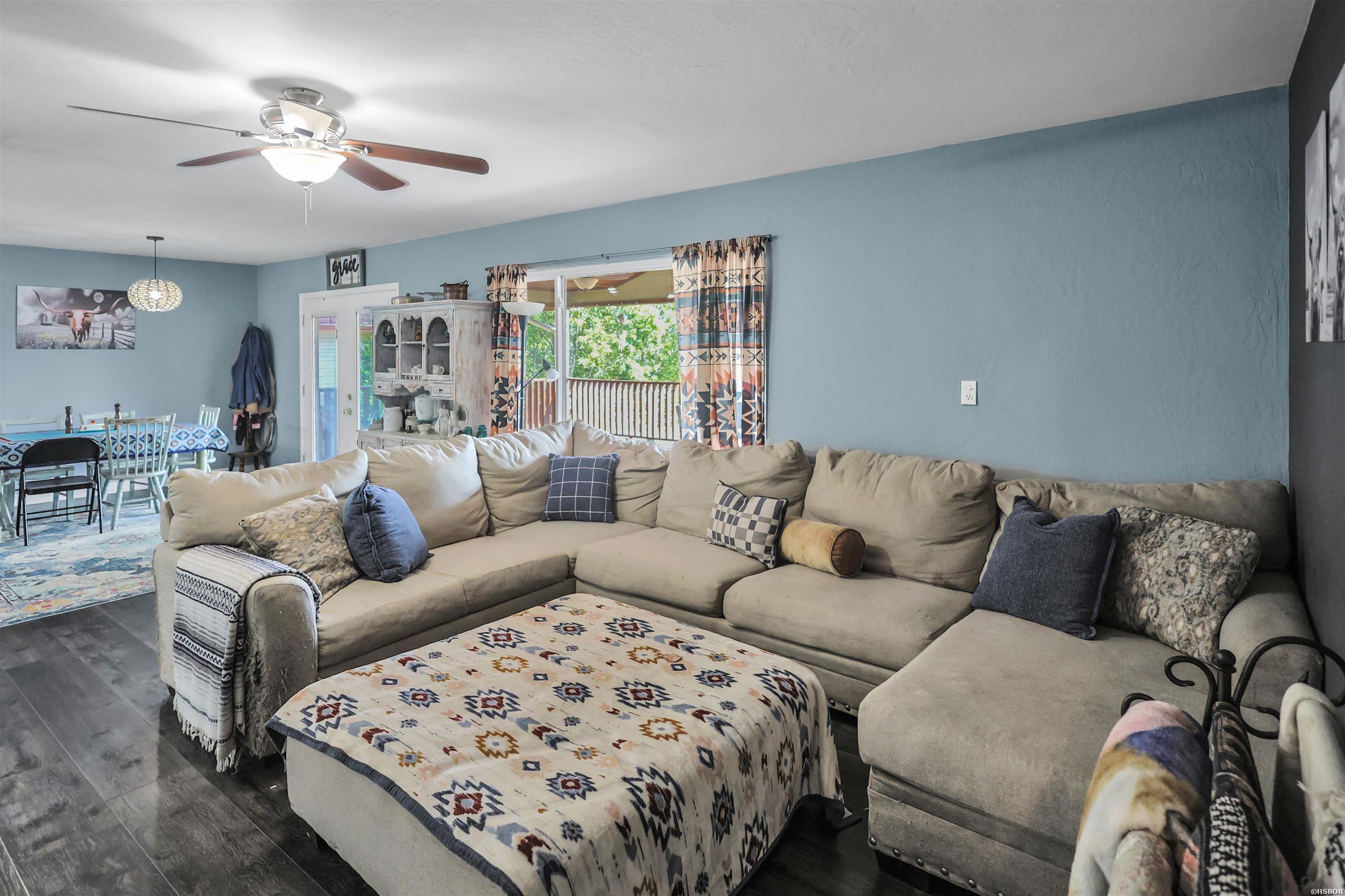 1007 Lakeside Drive Property Photo 8