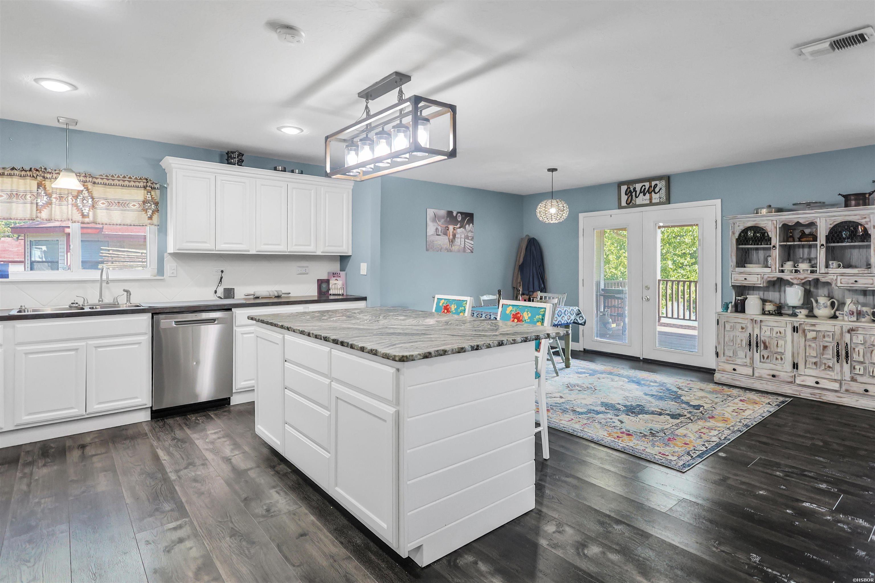 1007 Lakeside Drive Property Photo 15