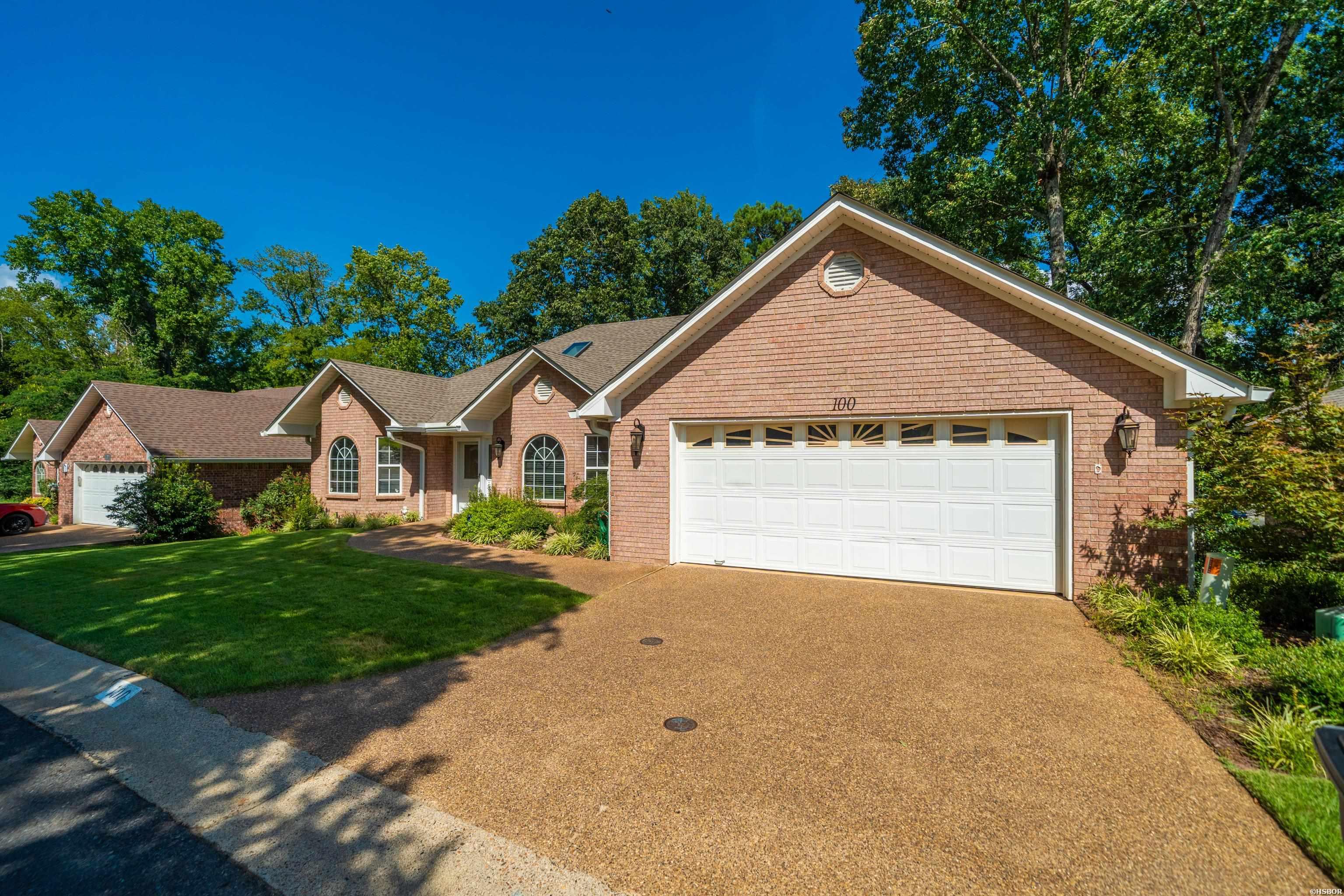 100 Forest View Court Property Photo 2