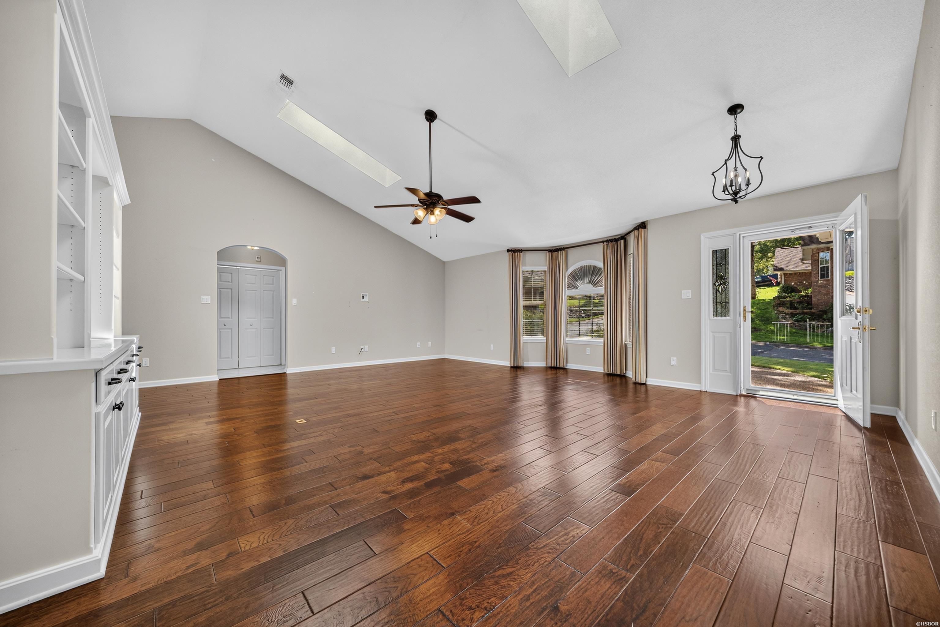 100 Forest View Court Property Photo 6
