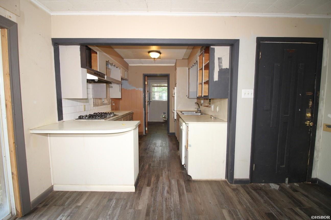 2218 Lakeshore Drive Property Photo 14