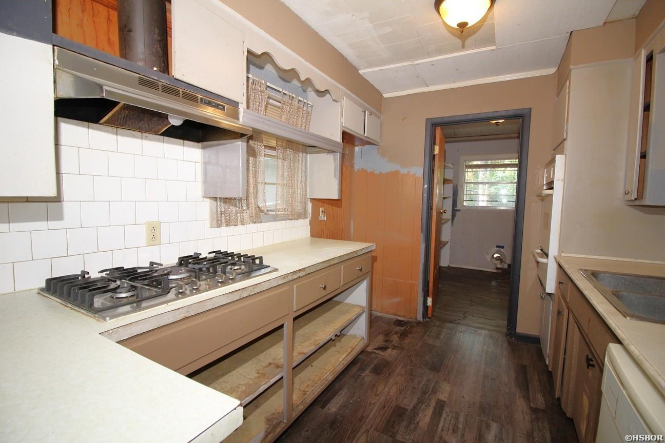 2218 Lakeshore Drive Property Photo 16