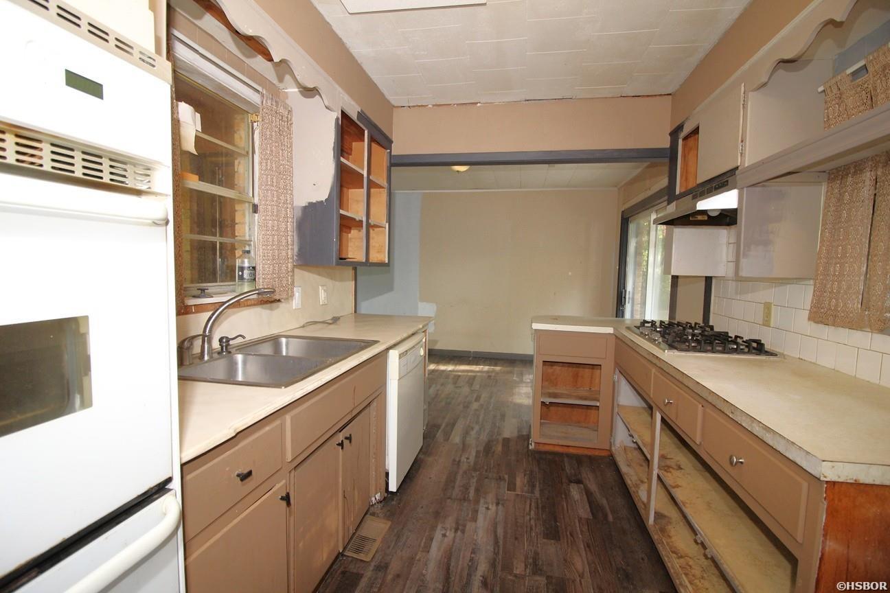 2218 Lakeshore Drive Property Photo 17