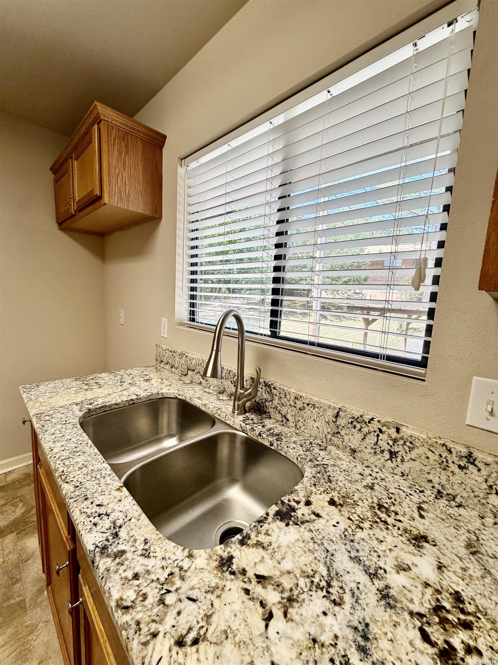 1100 Woodlawn Avenue Property Photo 12