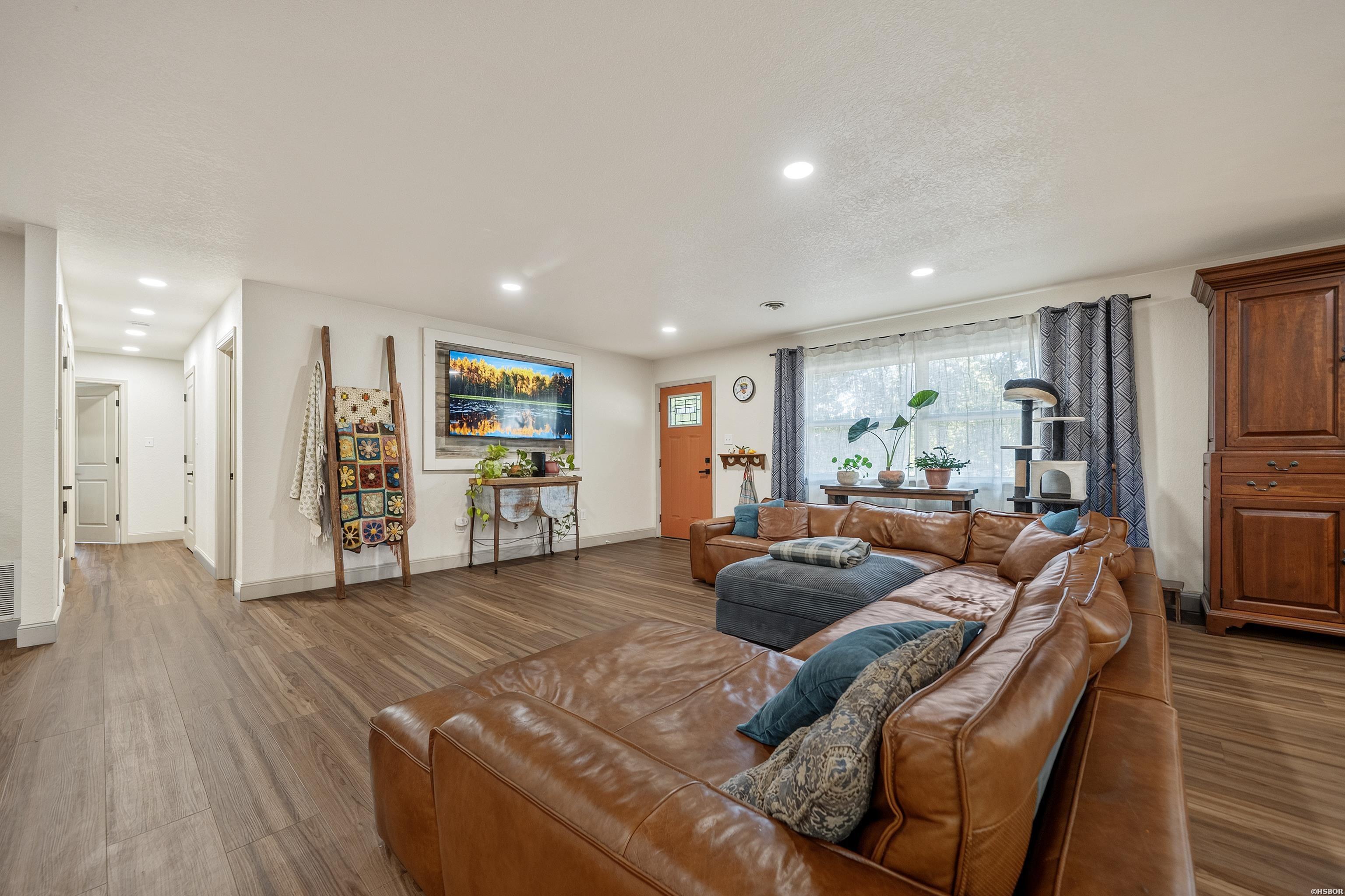 230 Cove Circle Property Photo 4
