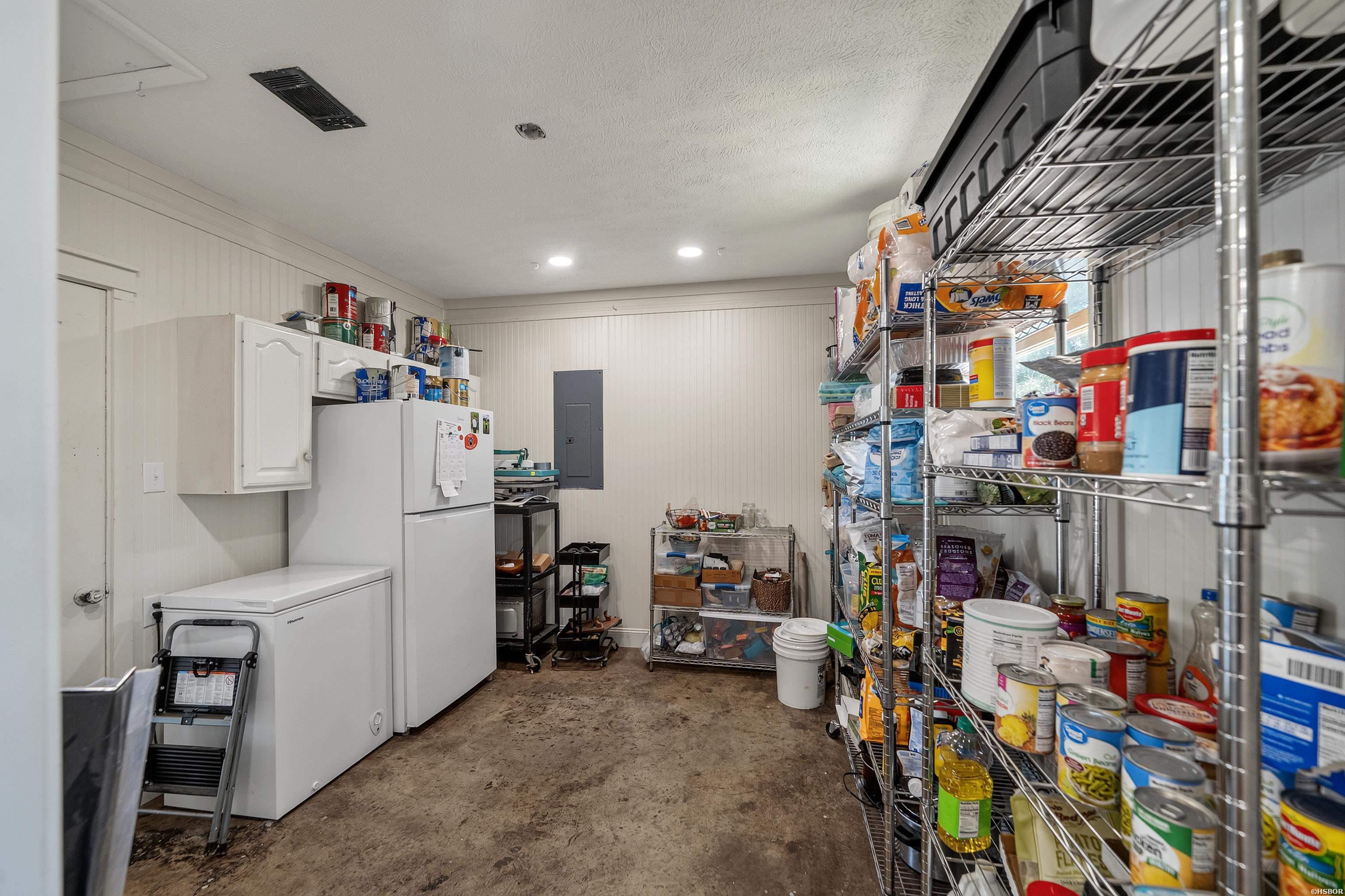 230 Cove Circle Property Photo 12