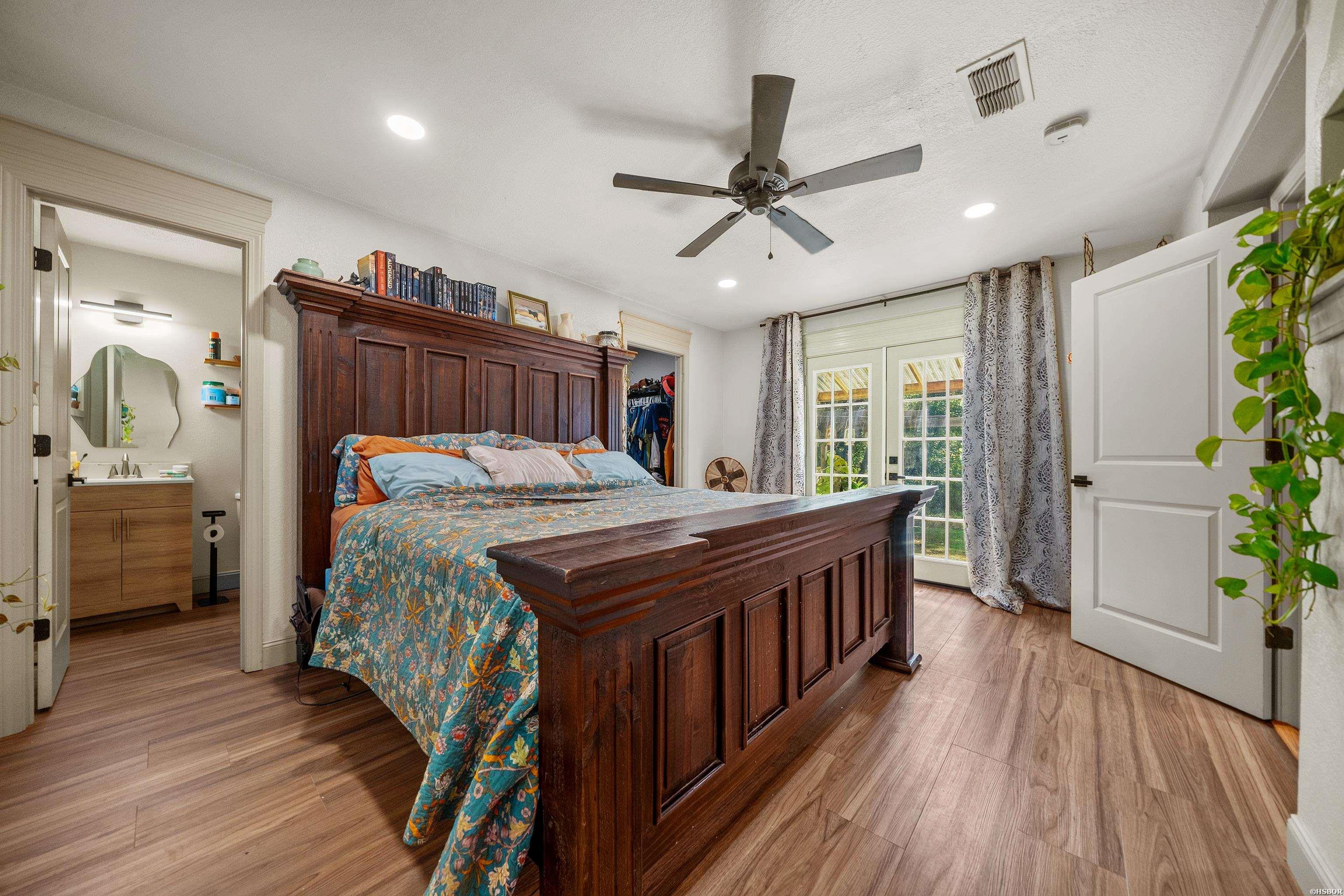 230 Cove Circle Property Photo 14