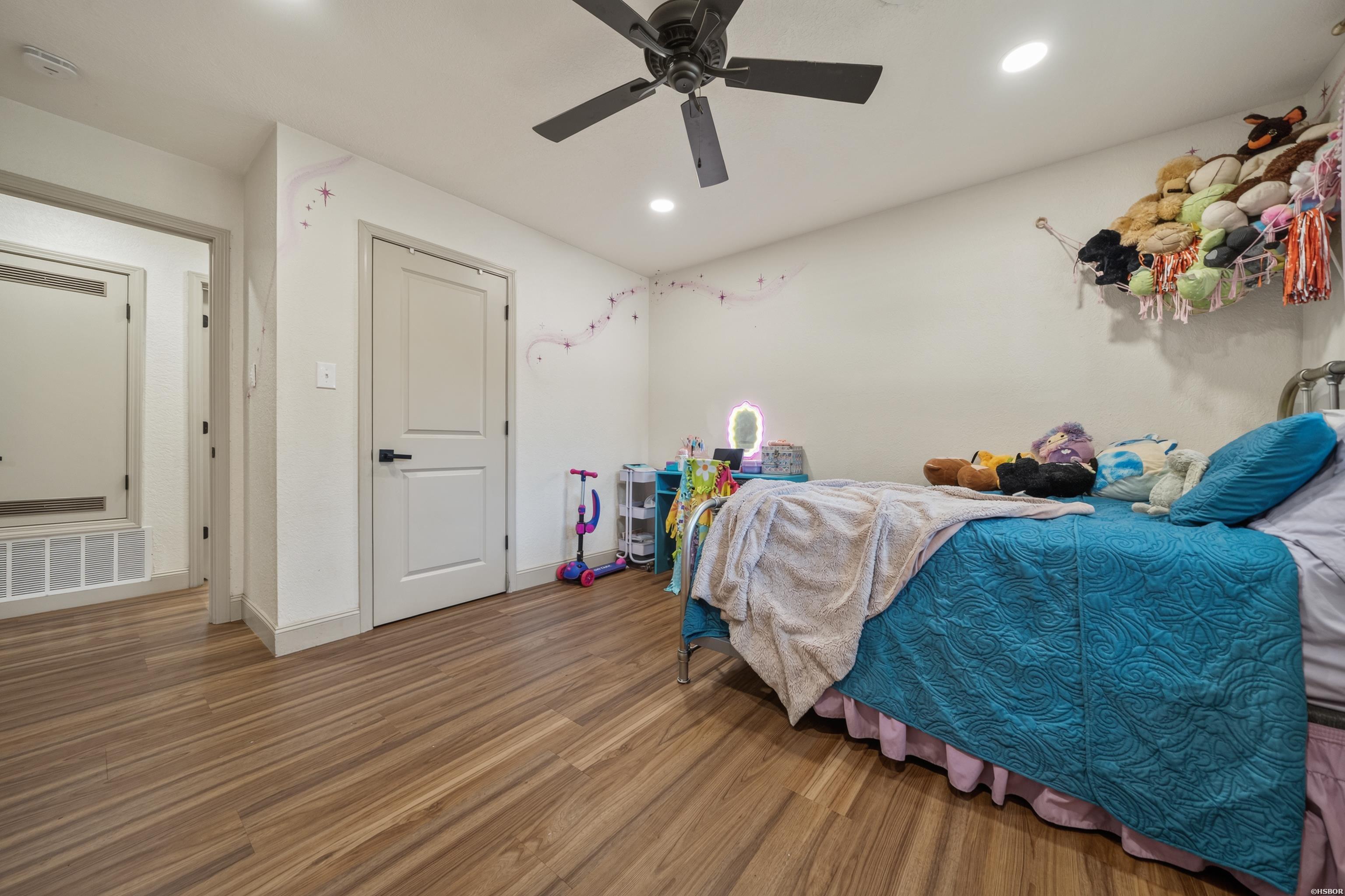 230 Cove Circle Property Photo 19