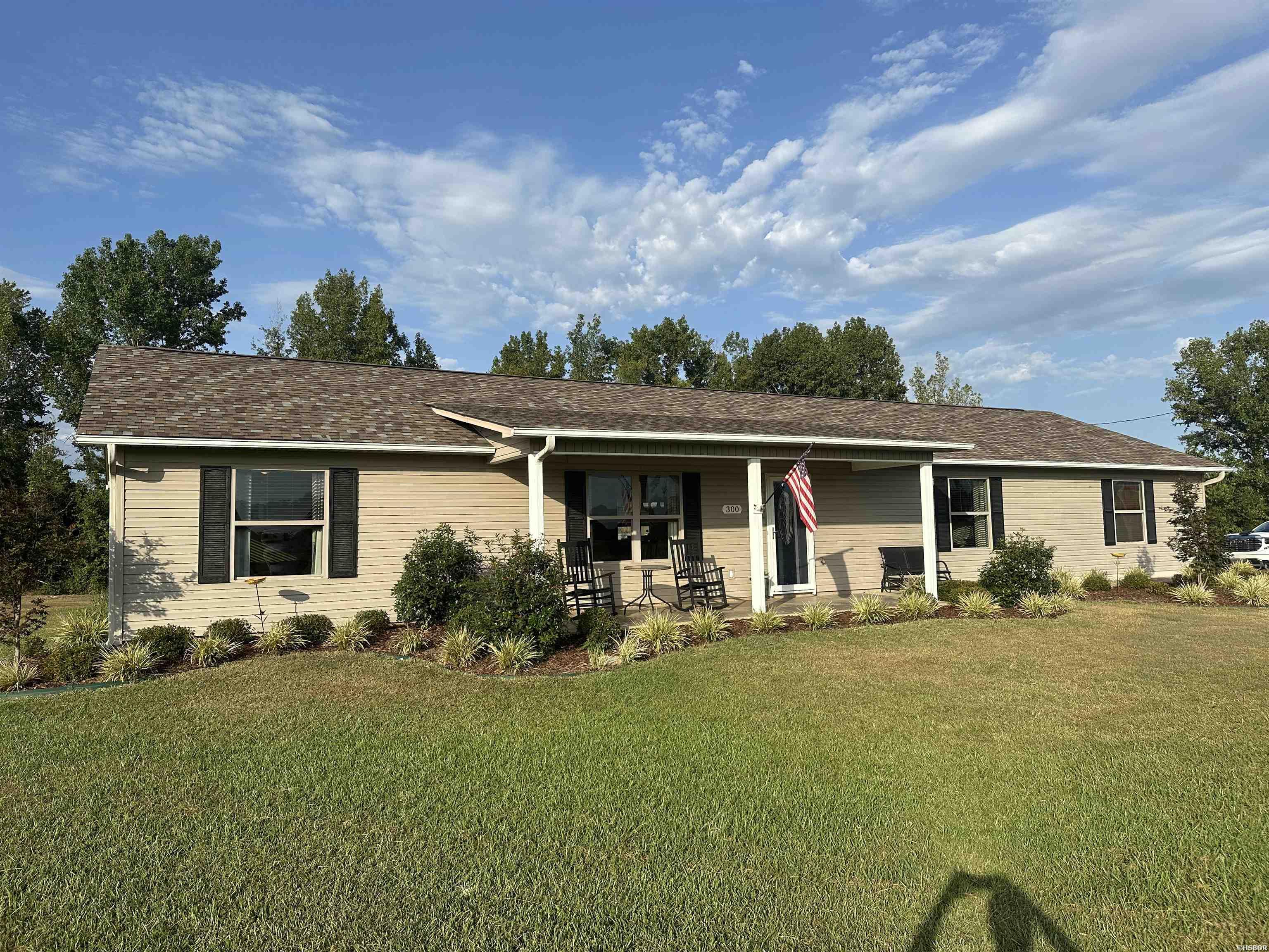 300 LOGAN Lane Property Photo 1