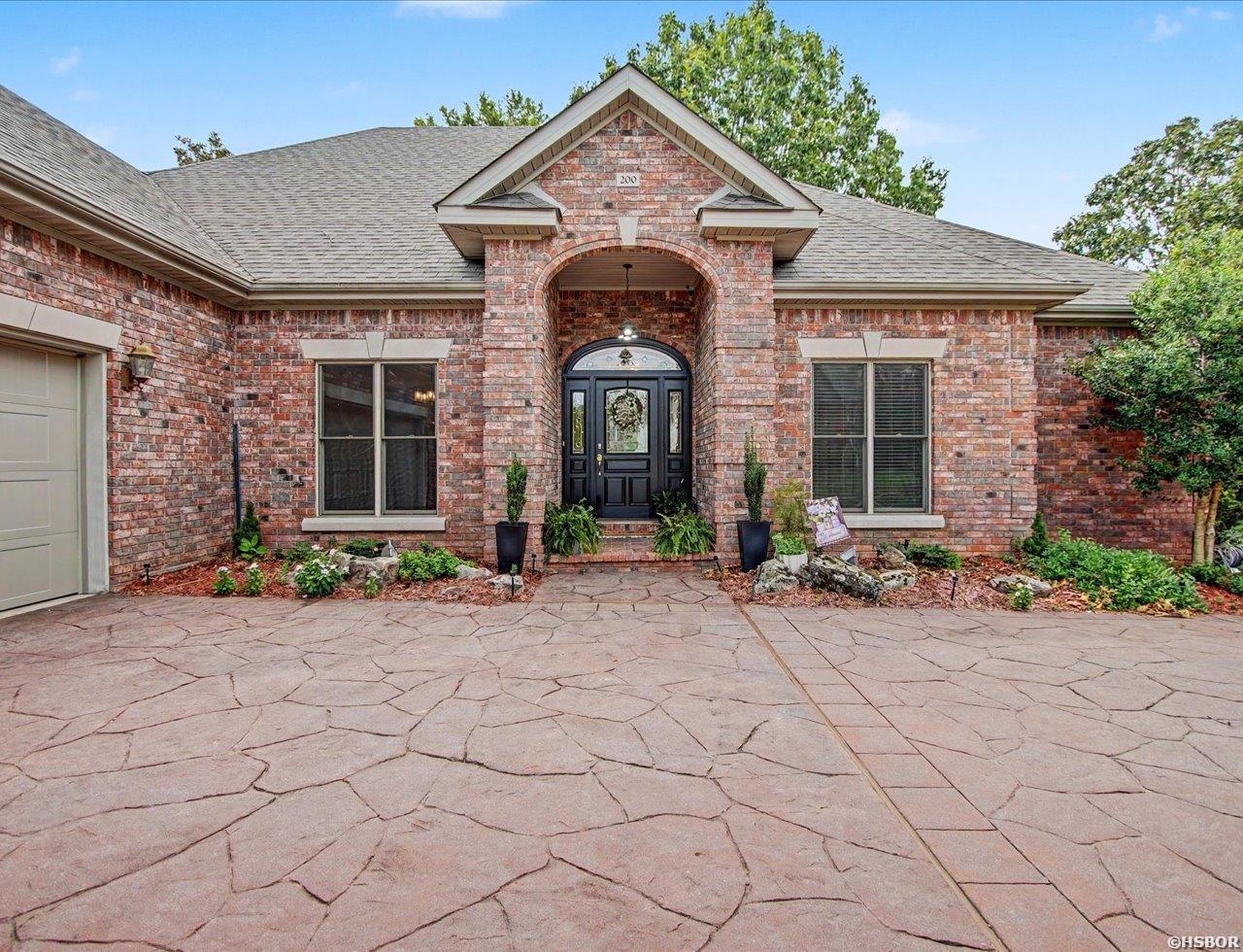 200 GARDENS GATE Circle Property Photo 1