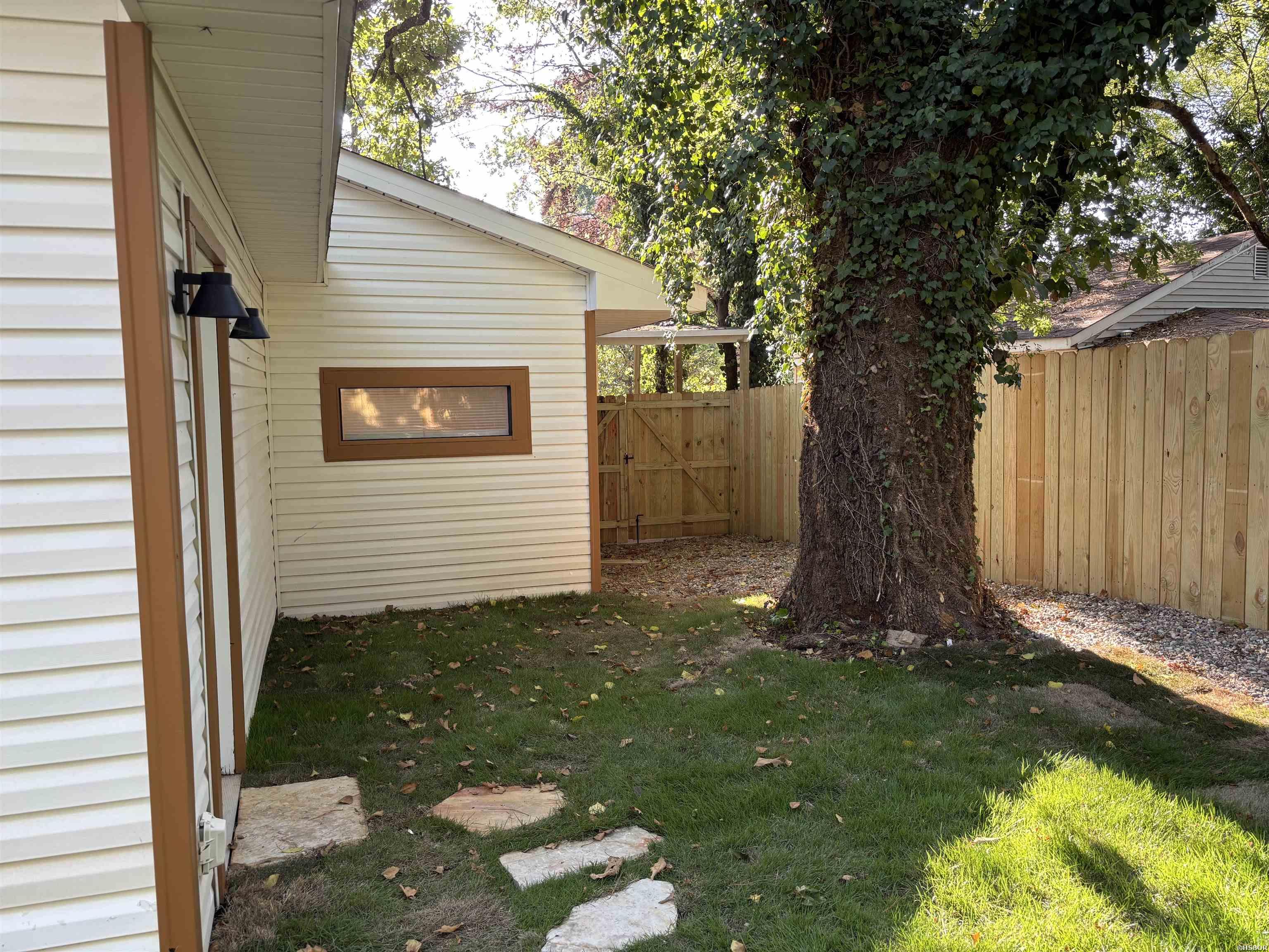 300 Brenda Street Property Photo 5